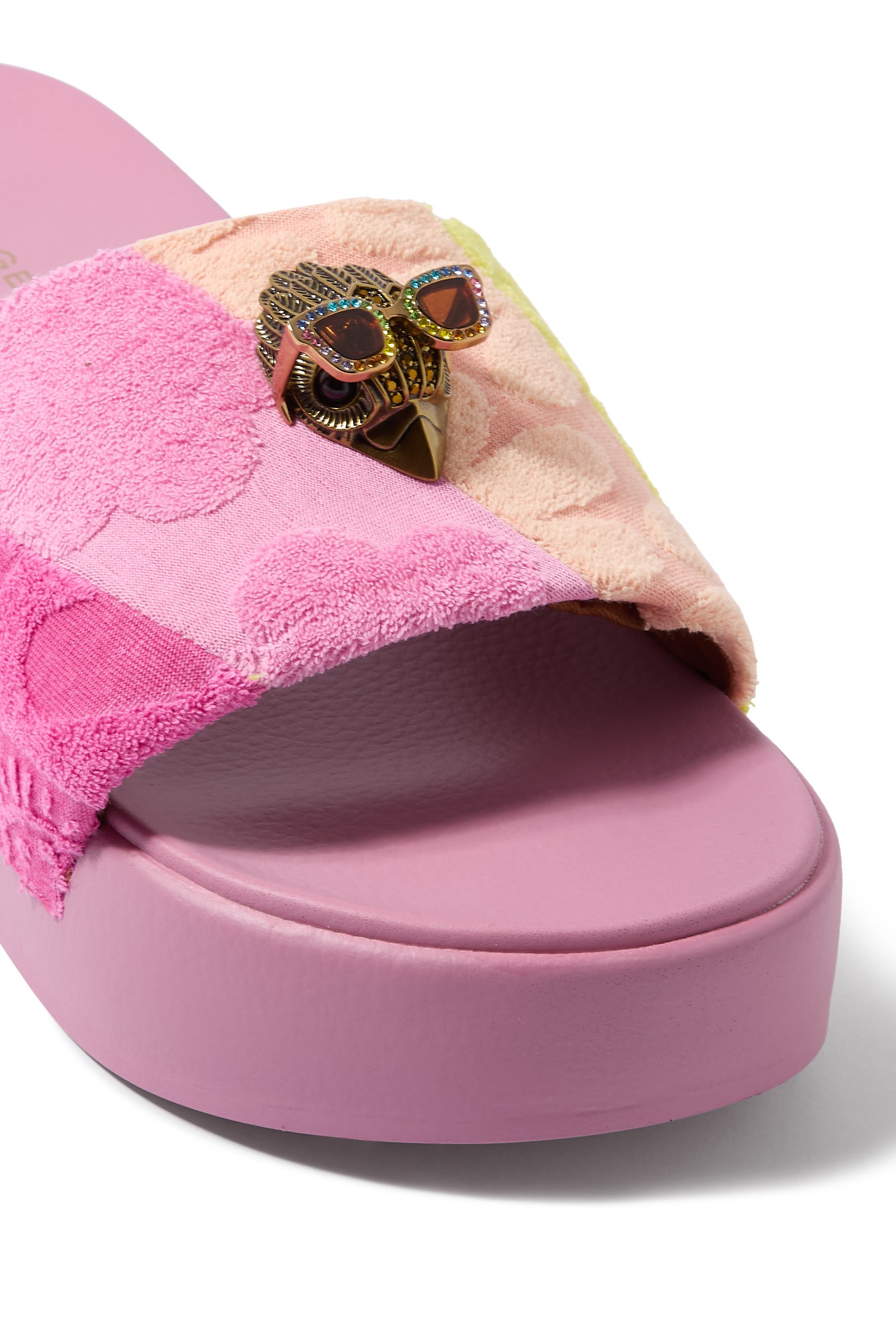 صندل مينا بنعل عريض بشعار النسر