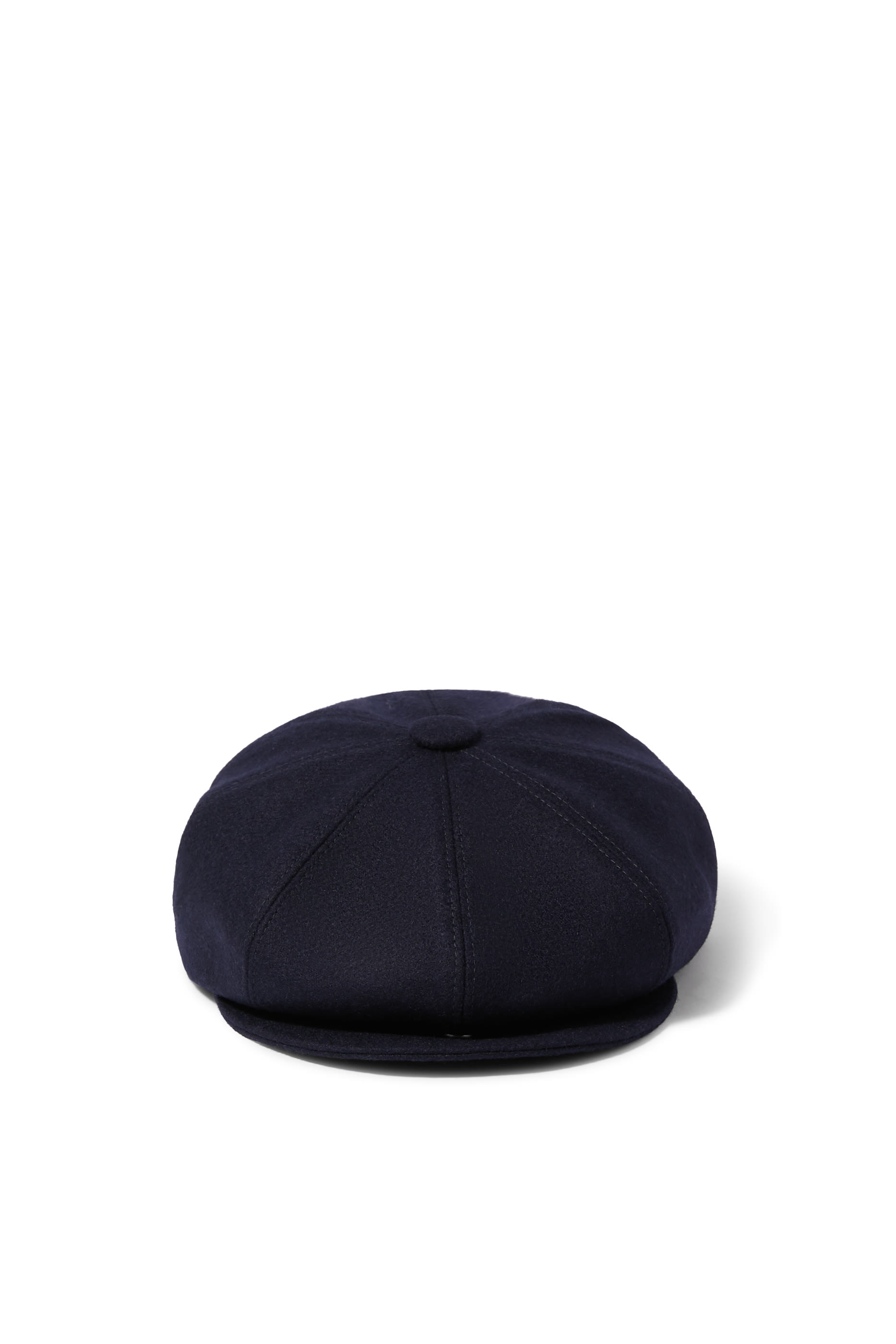 قبعة بشعار الماركة