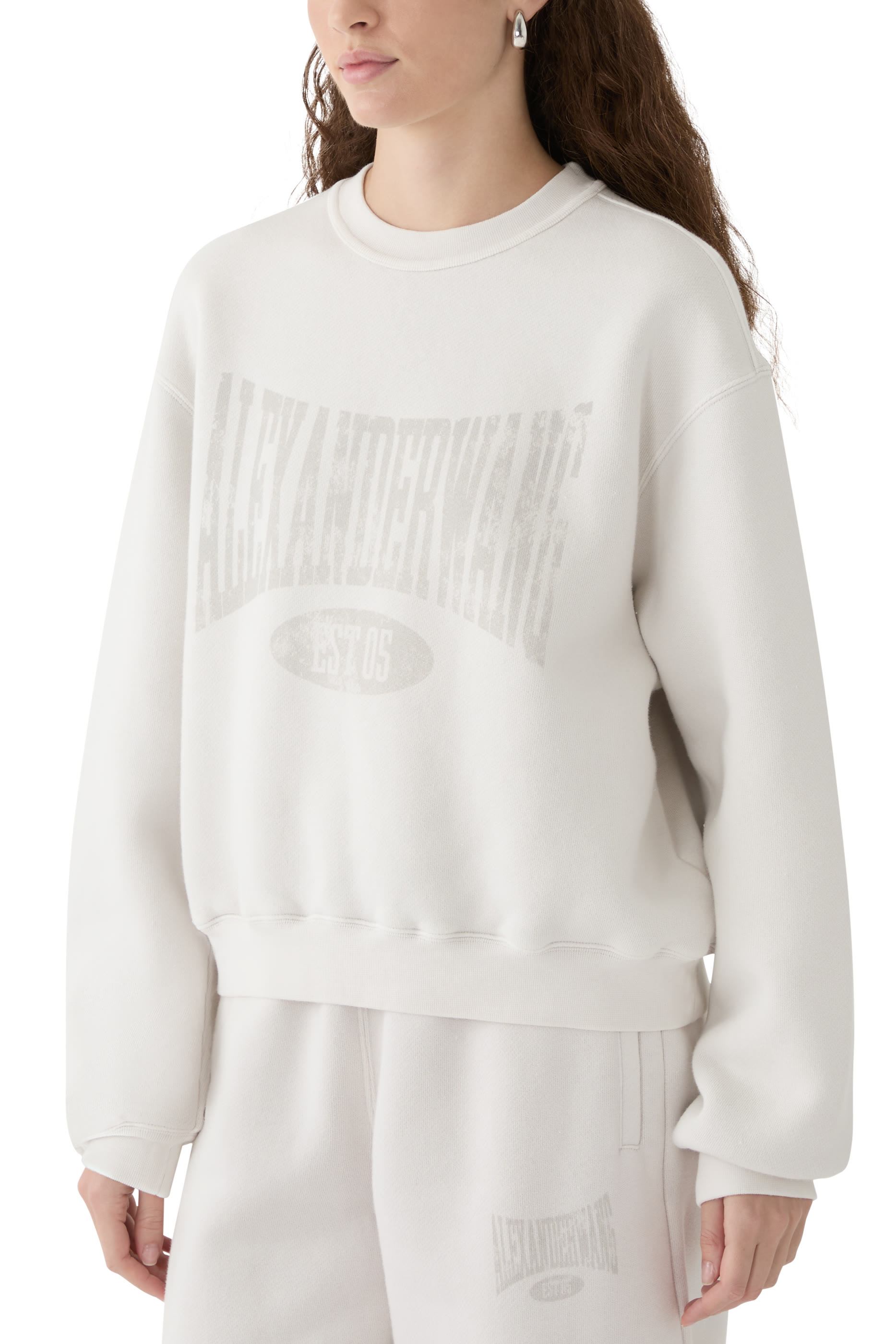 سويت شيرت بشعار الماركة بتصميم ممزق