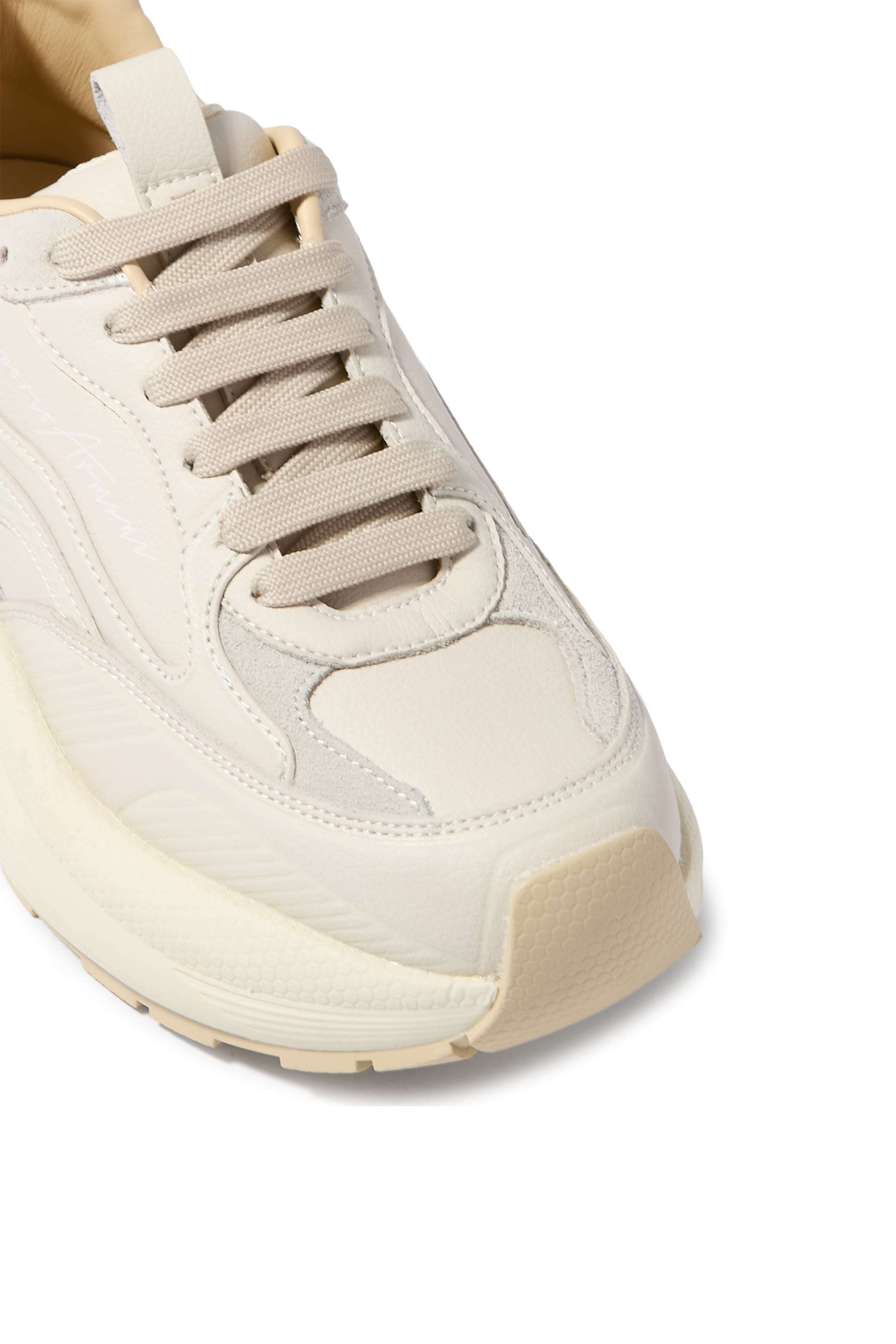 سنيكرز بشعار الماركة جلد