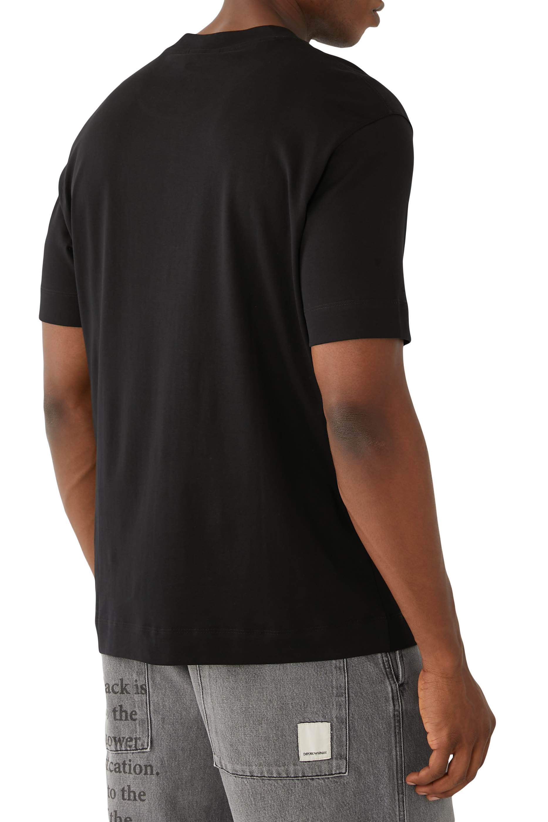 تيشيرت بأكمام قصيرة وشعار النسر