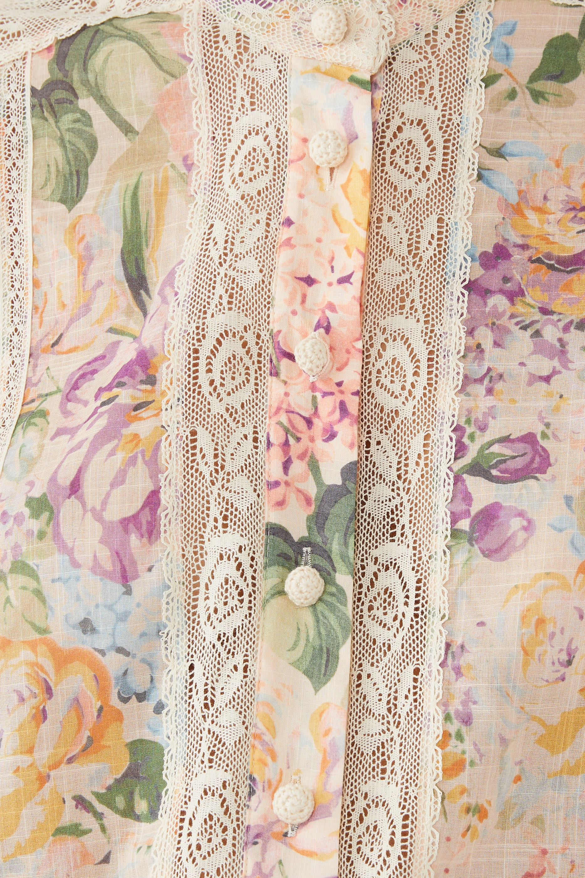 قميص هاليداي بحافة دانتيل