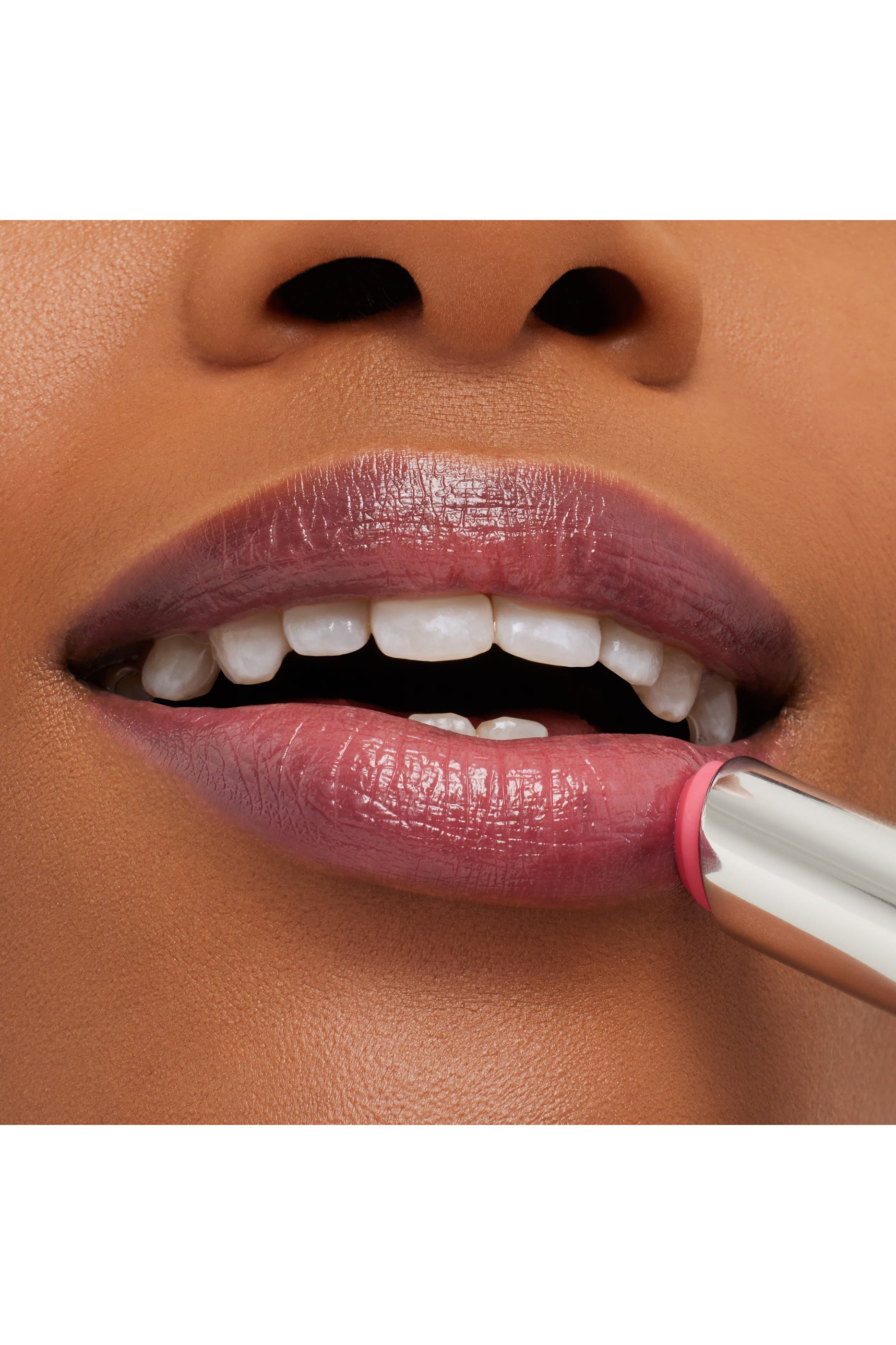 مرطب شفاه جلو بلاي