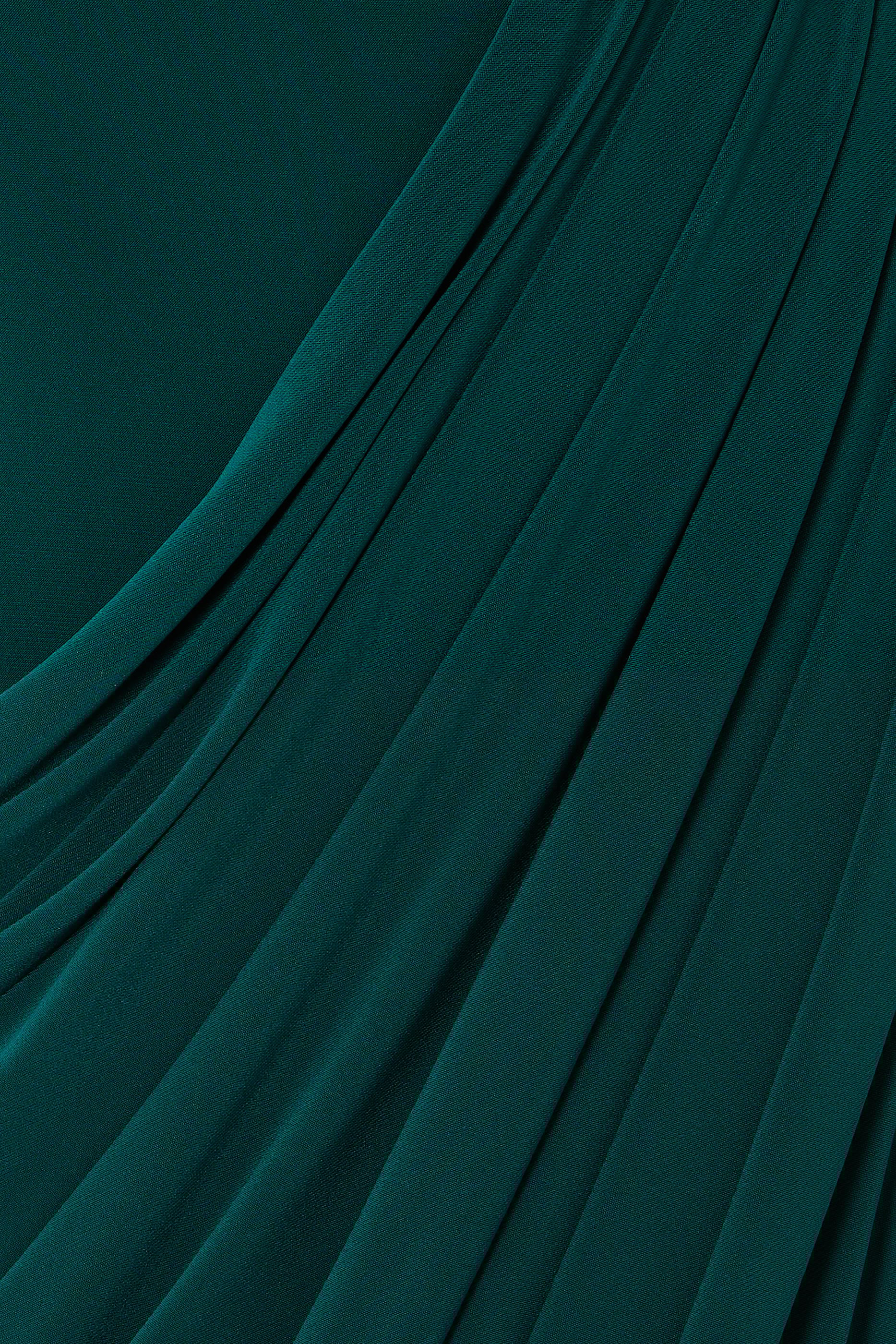 فستان بيتسي طويل بياقة عالية