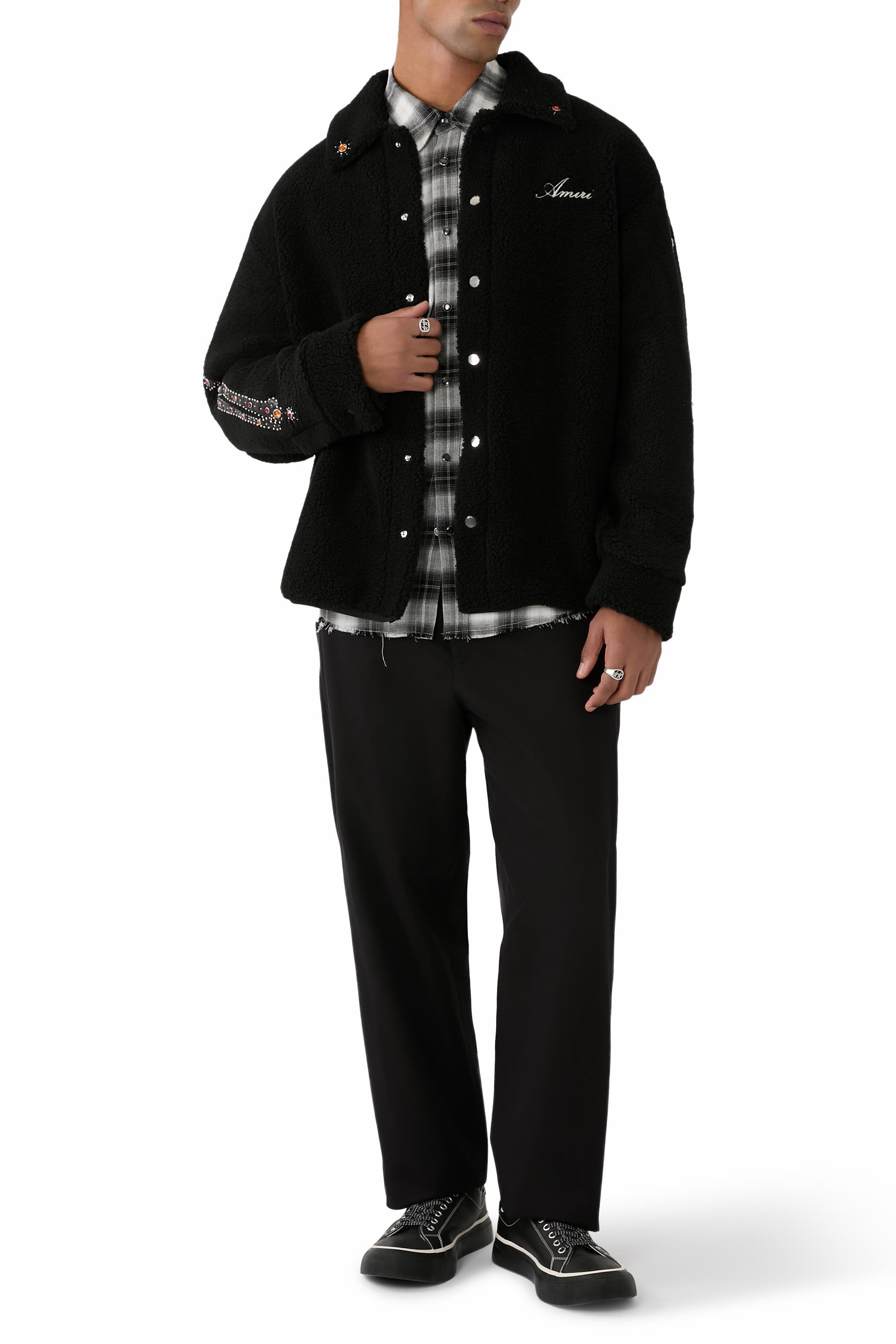 سترة مزينة بأحجار ورقع هيكل عظمي