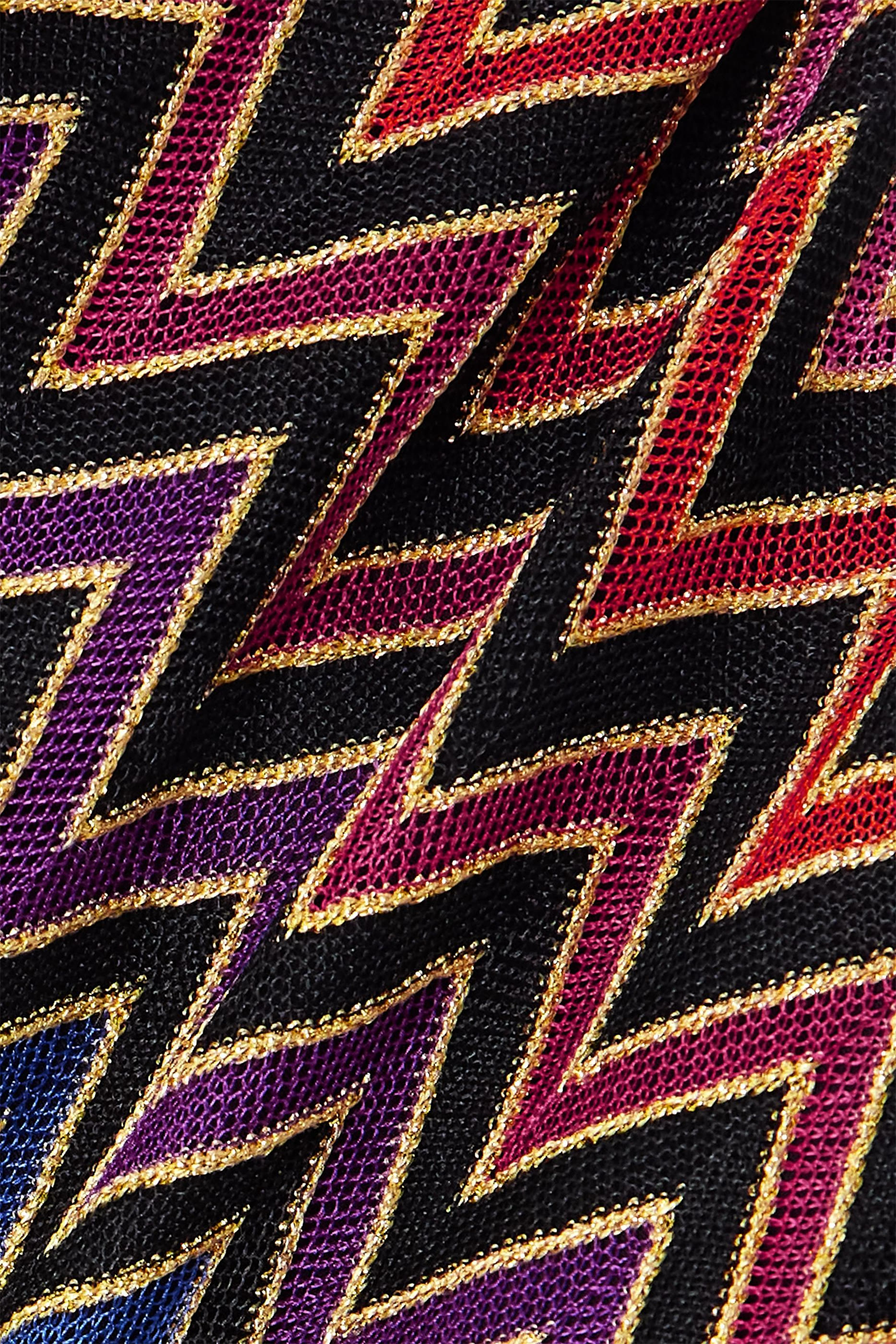 بدلة سباحة بتصميم قطعة واحدة بفتحات