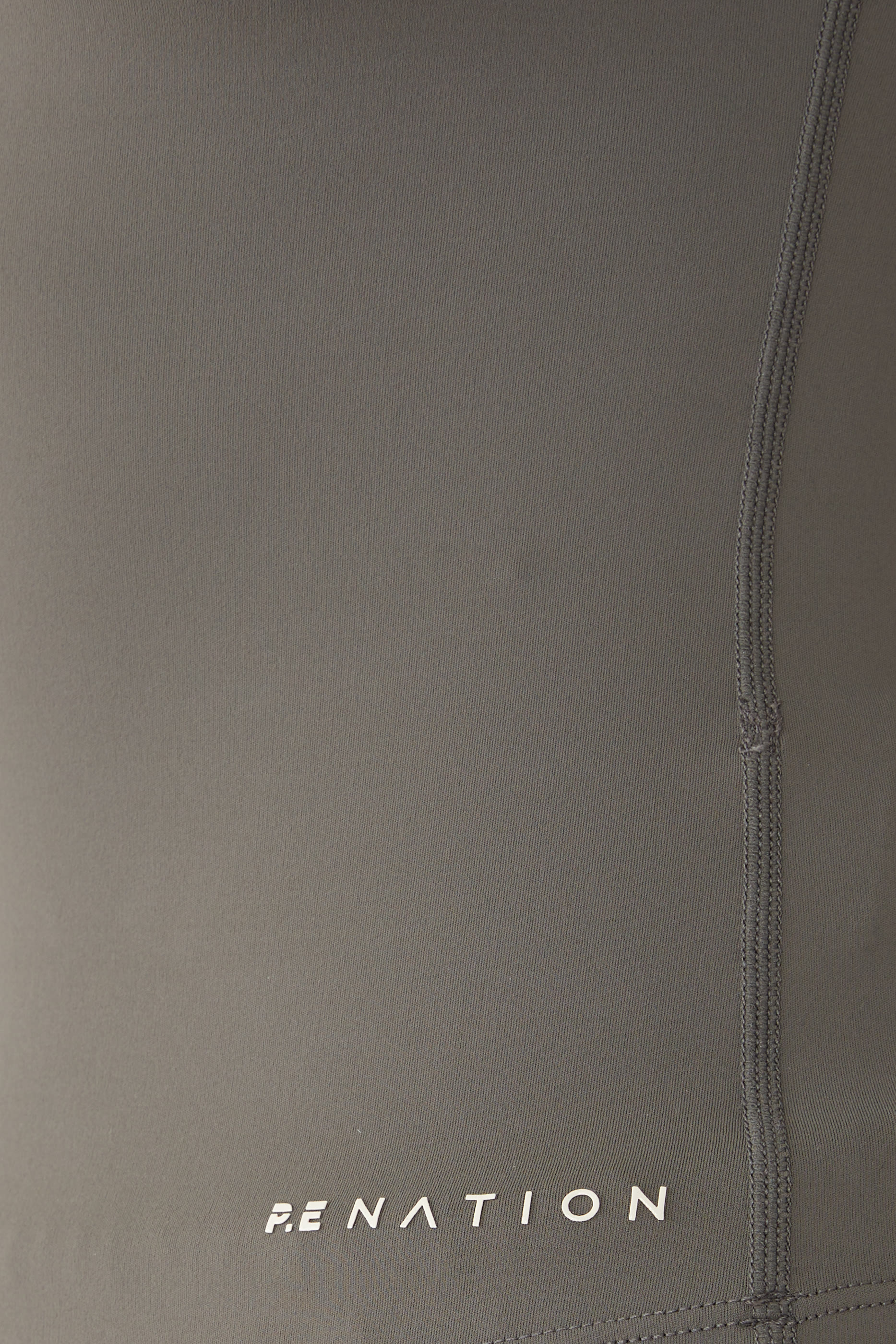 تيشيرت فاونديشن بأكمام قصيرة