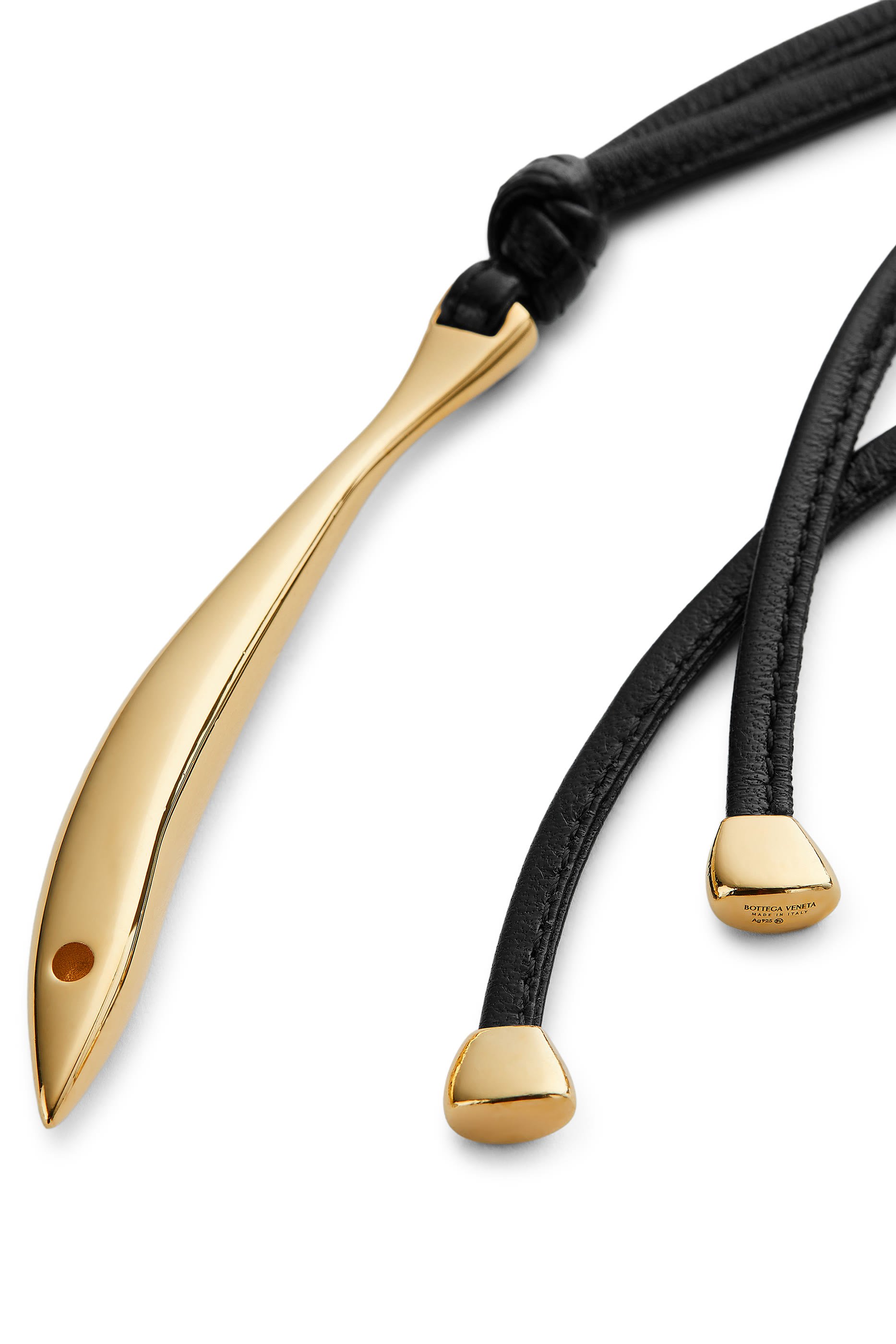 قلادة بتصميم ساردين جلد