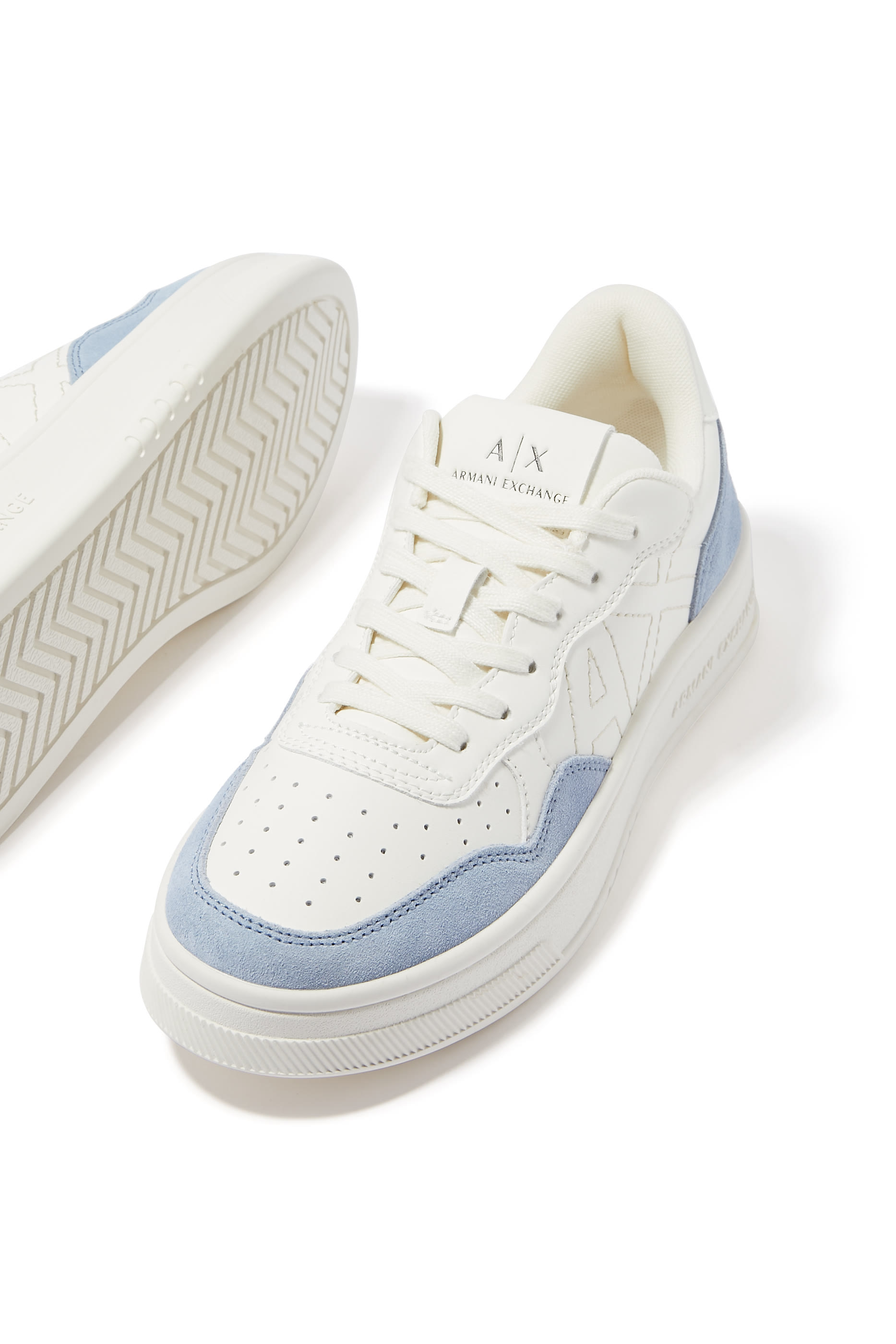 سنيكرز جلد صناعي بشعار الماركة