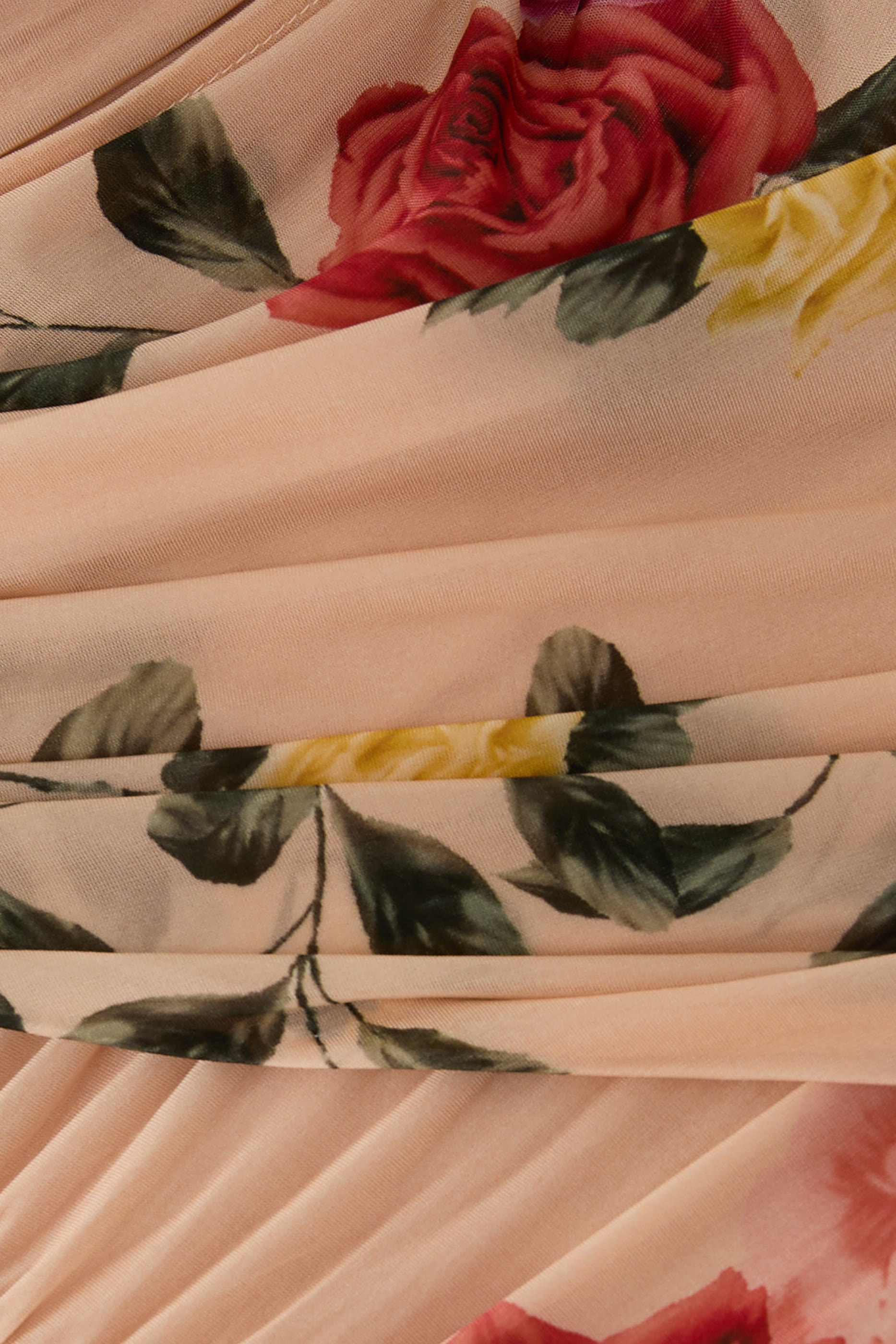 فستان بقصة متوسطة الطول ونقشة زهور