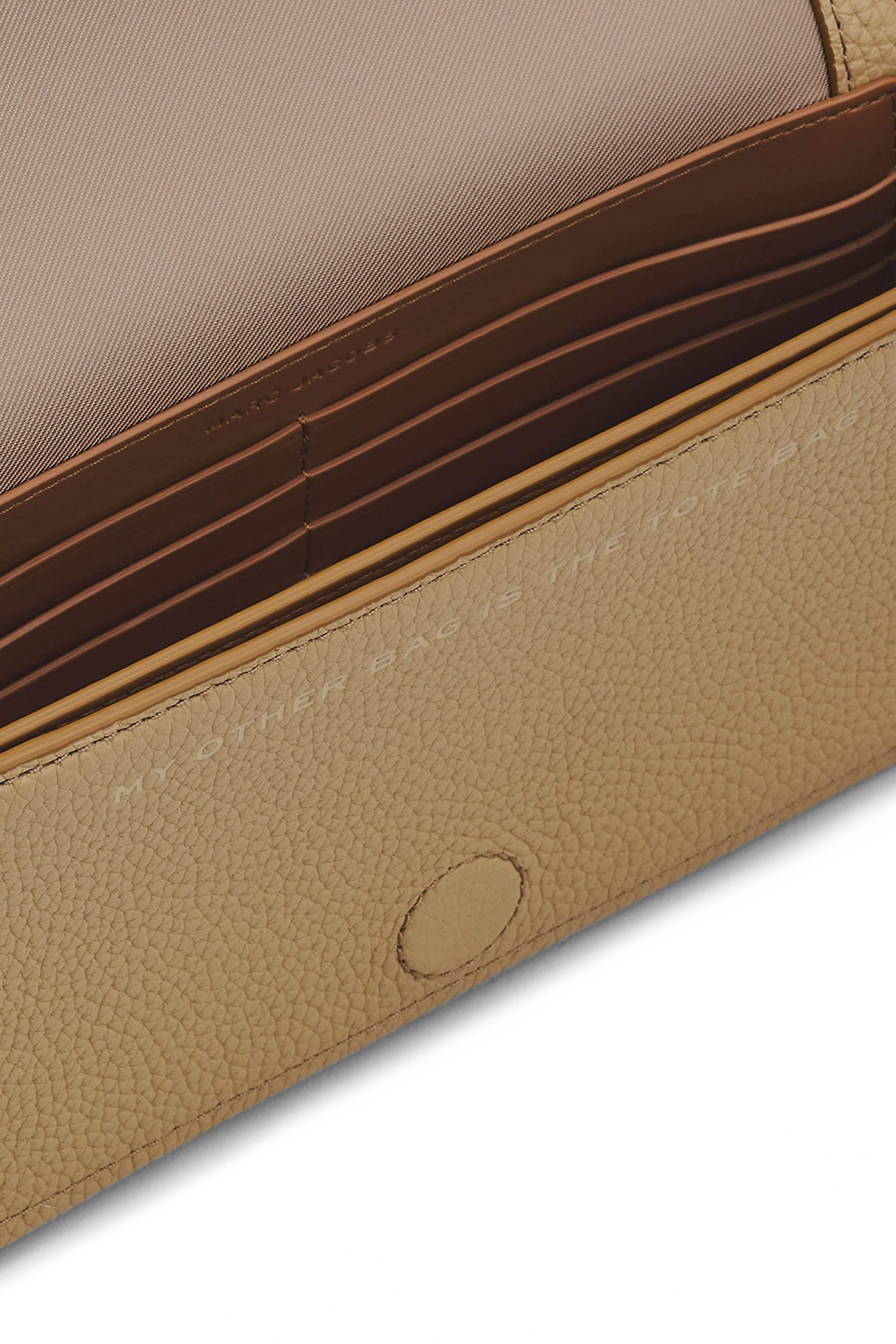 حقيبة صغيرة جلد