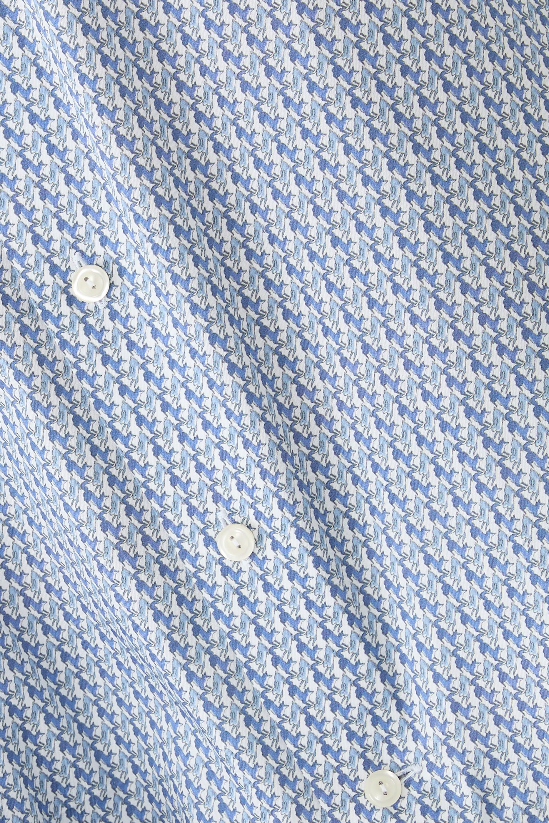 قميص بطبعة صغيرة