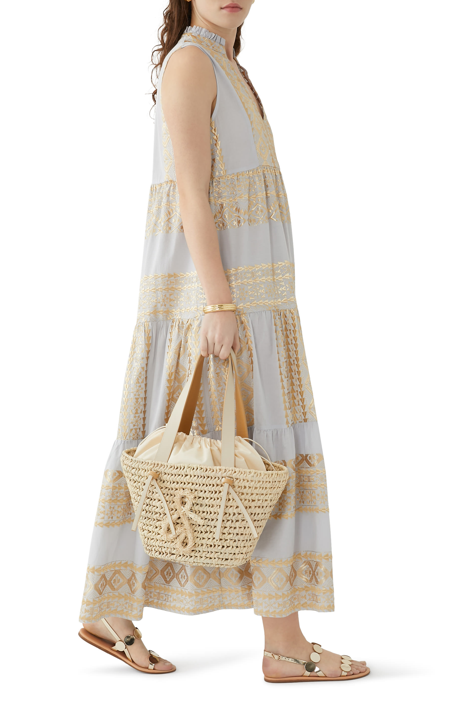 فستان متوسط الطول بتطريزات