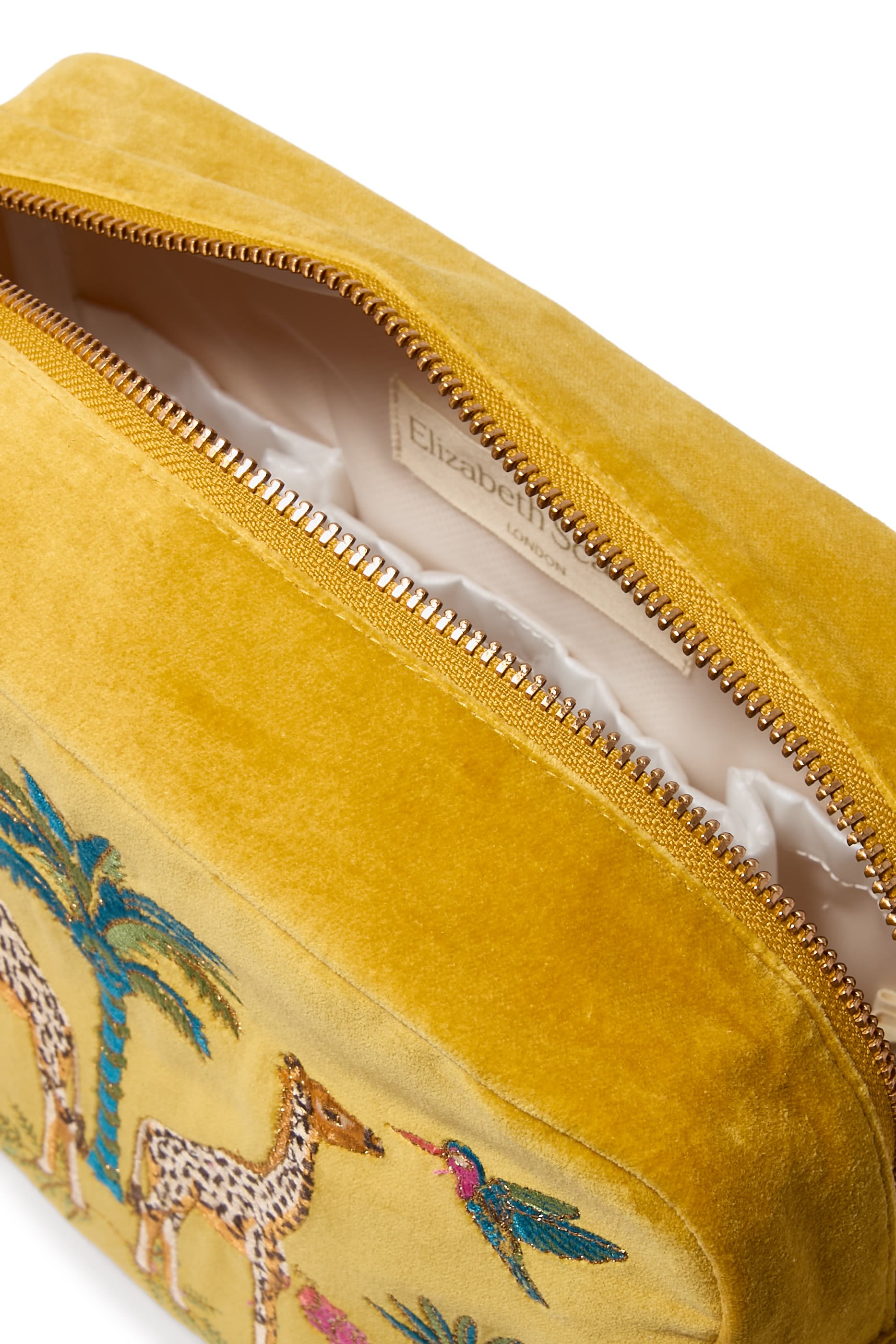 حقيبة مستحضرات العناية الشخصية وايلد جيراف بالم