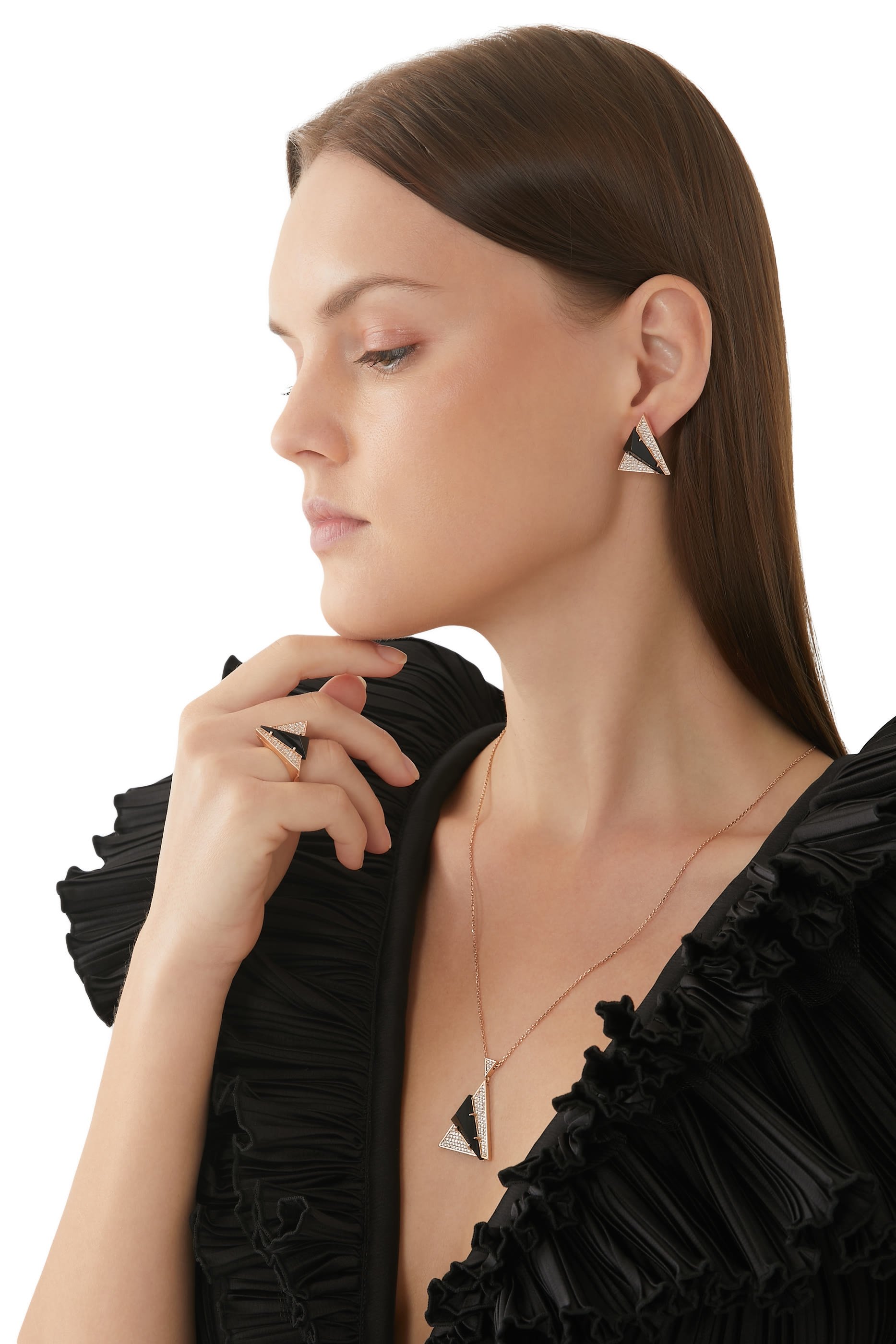 خاتم نيوترا أزتيك مرصع بالماس والعقيق الأسود ذهب وردي عيار 18