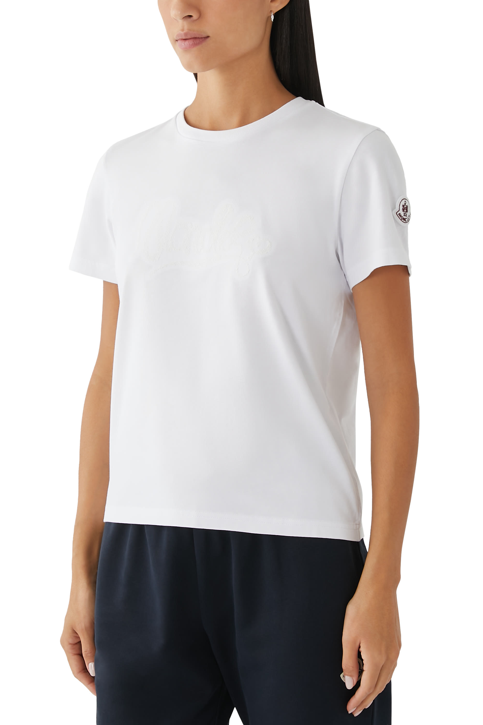 تيشيرت بتطريز شعار الماركة