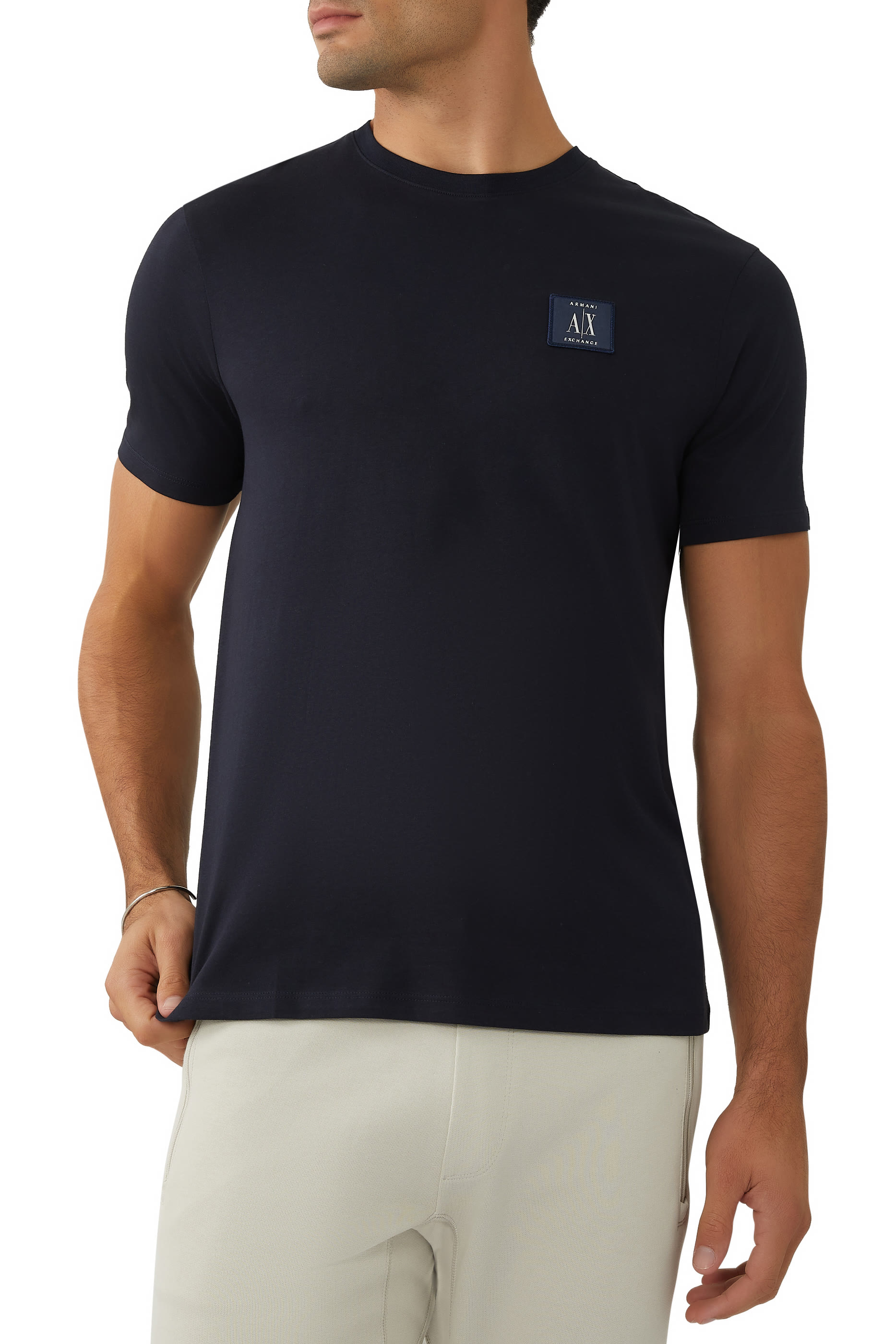 تيشيرت بطبعات شعار الماركة