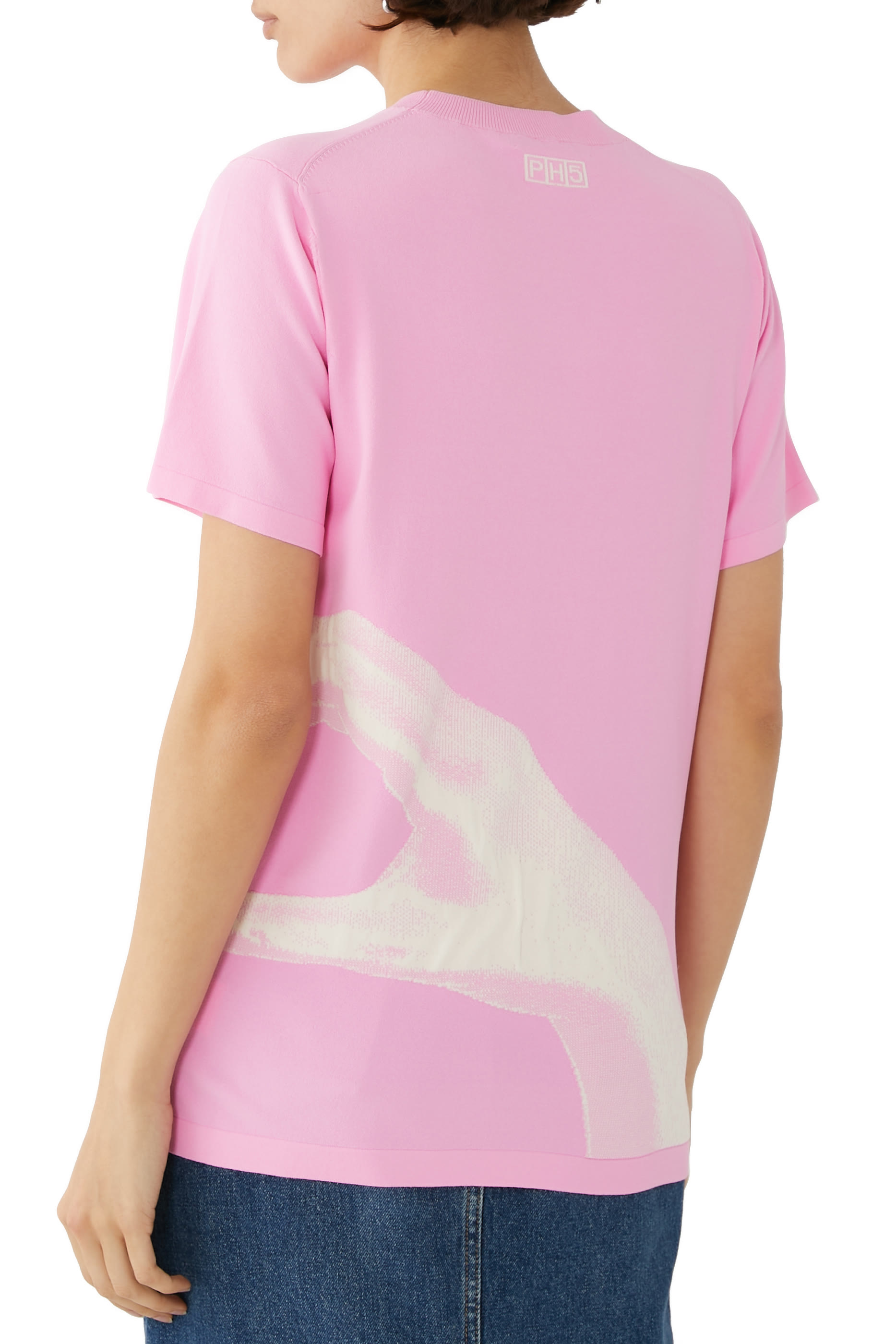 تيشيرت بنقشة قلب وميزة التفاعل مع الأشعة فوق البنفسجية