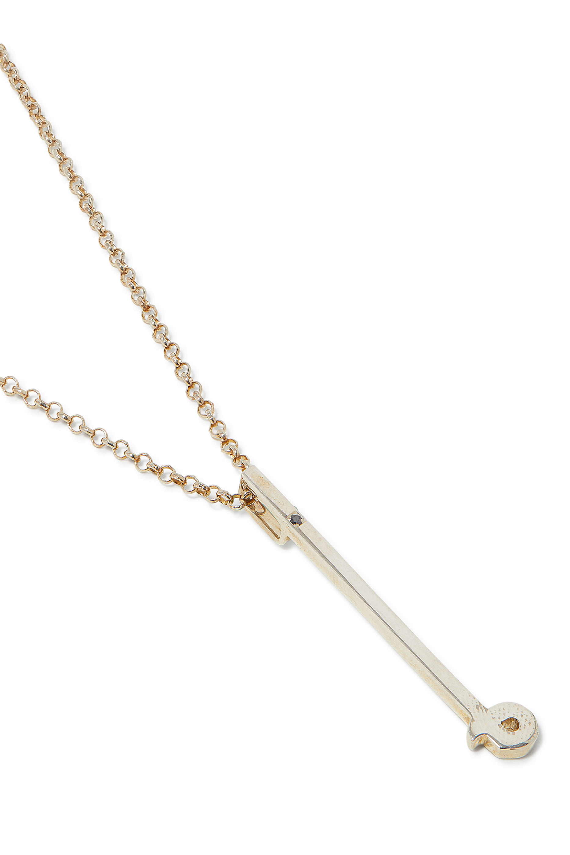 قلادة بدلاية بتصميم حرف "ميم" مرصعة بماس، فضة استرلينية