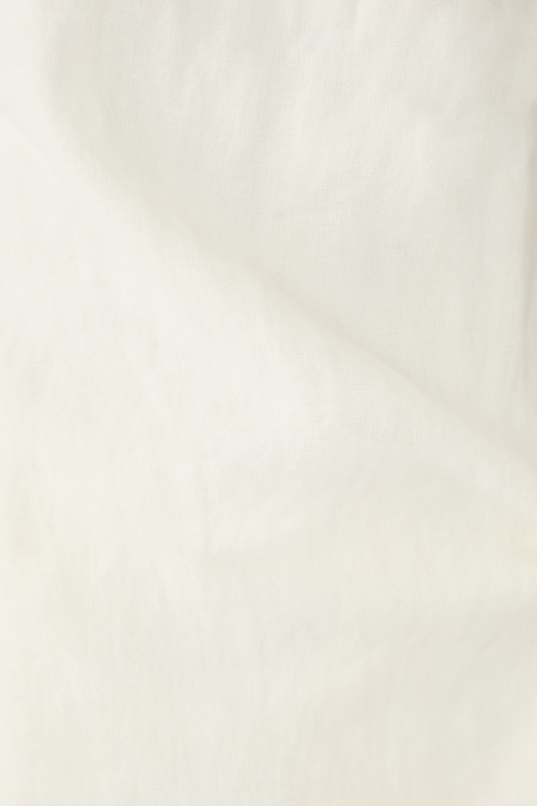 بلوزة بتفاصيل حزام جانبية