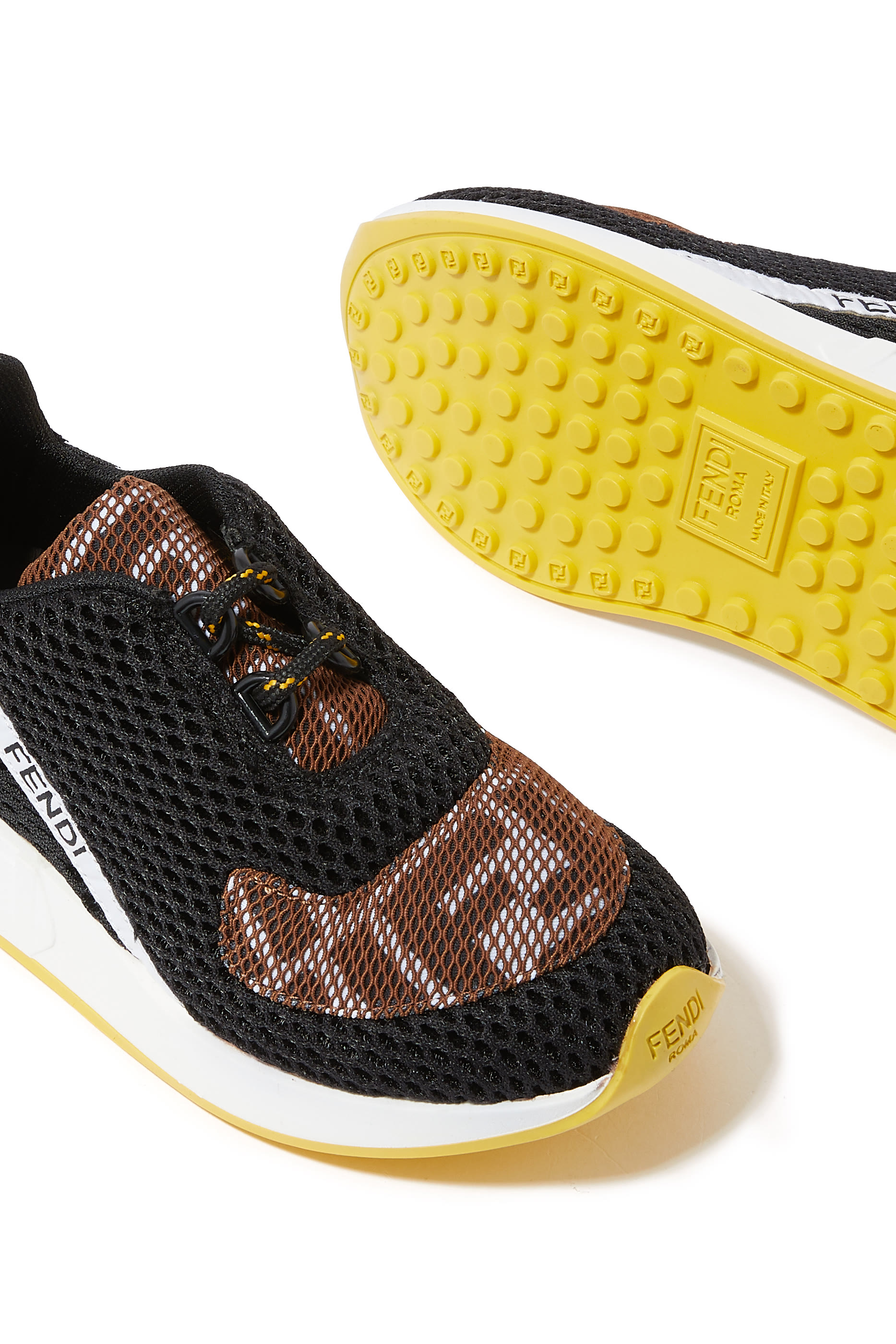 سنيكرز بشعار الماركة للأطفال