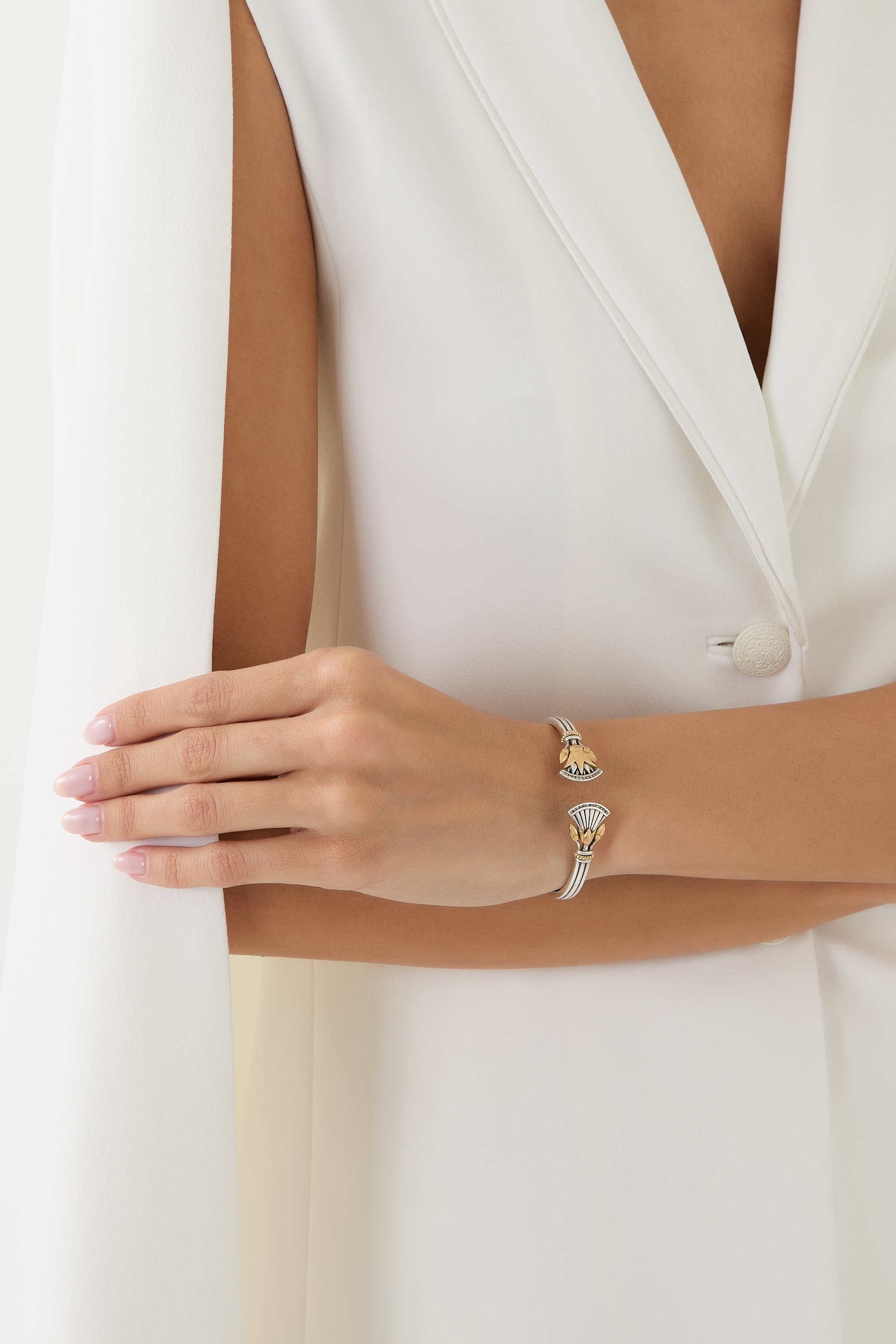 سوار لوتوس يونيون مرصع بماس شامبين، ذهب أصفر عيار 18وفضة استرلينية