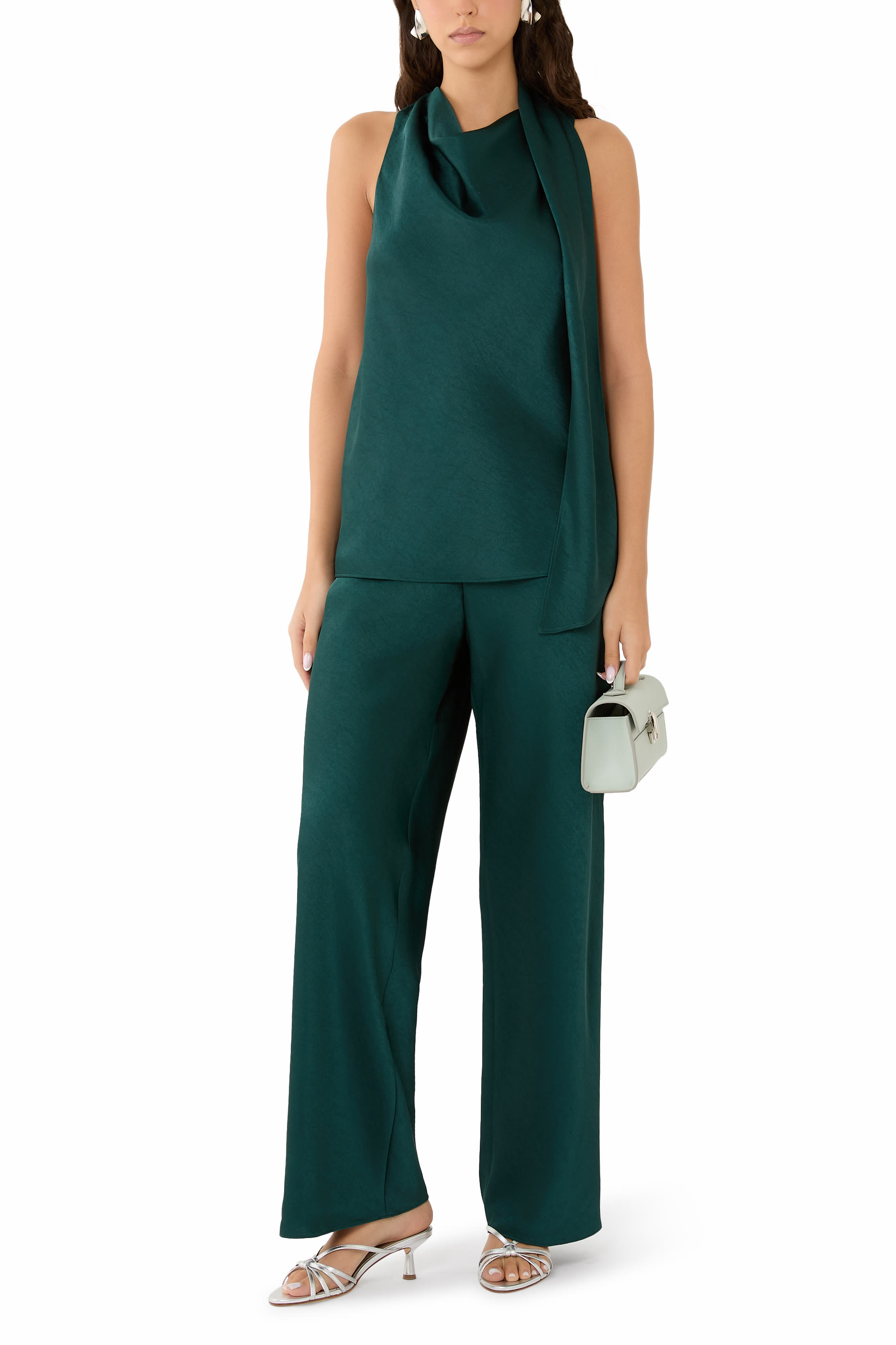 بنطال بقصة مائلة انسيابية ستان