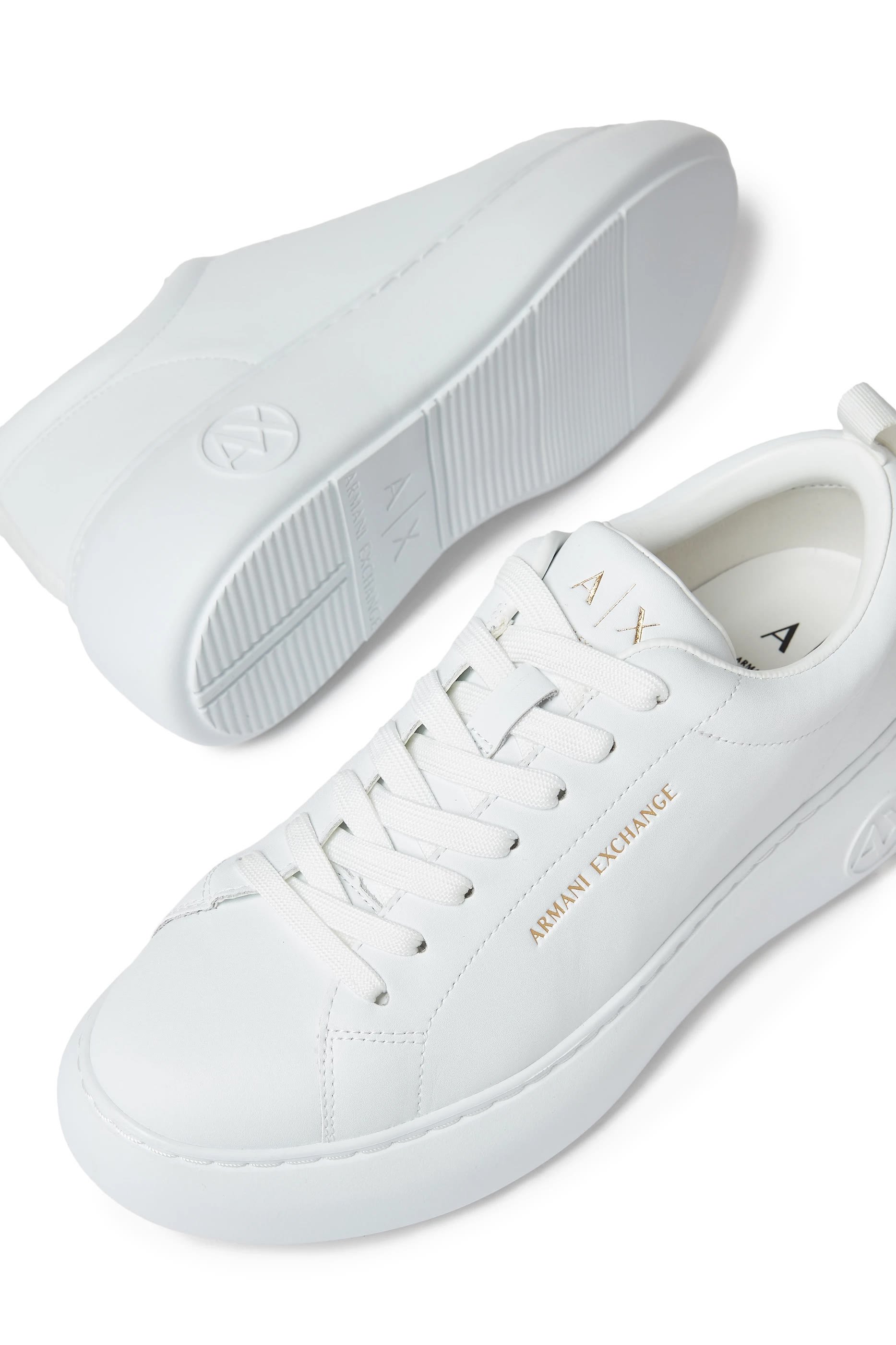 سنيكرز بشعار الماركة