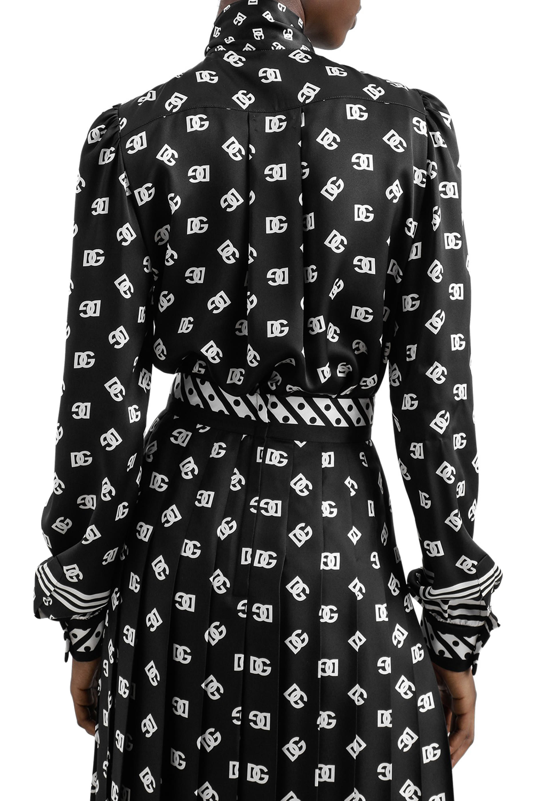 قميص مزينة كليا بنقشات شعار الماركة