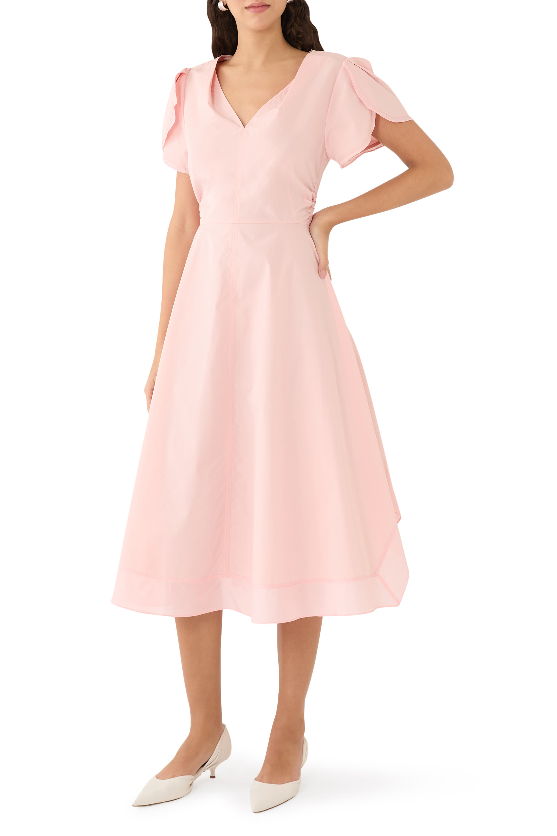 فستان بياقة V وأكمام بتصميم توليب