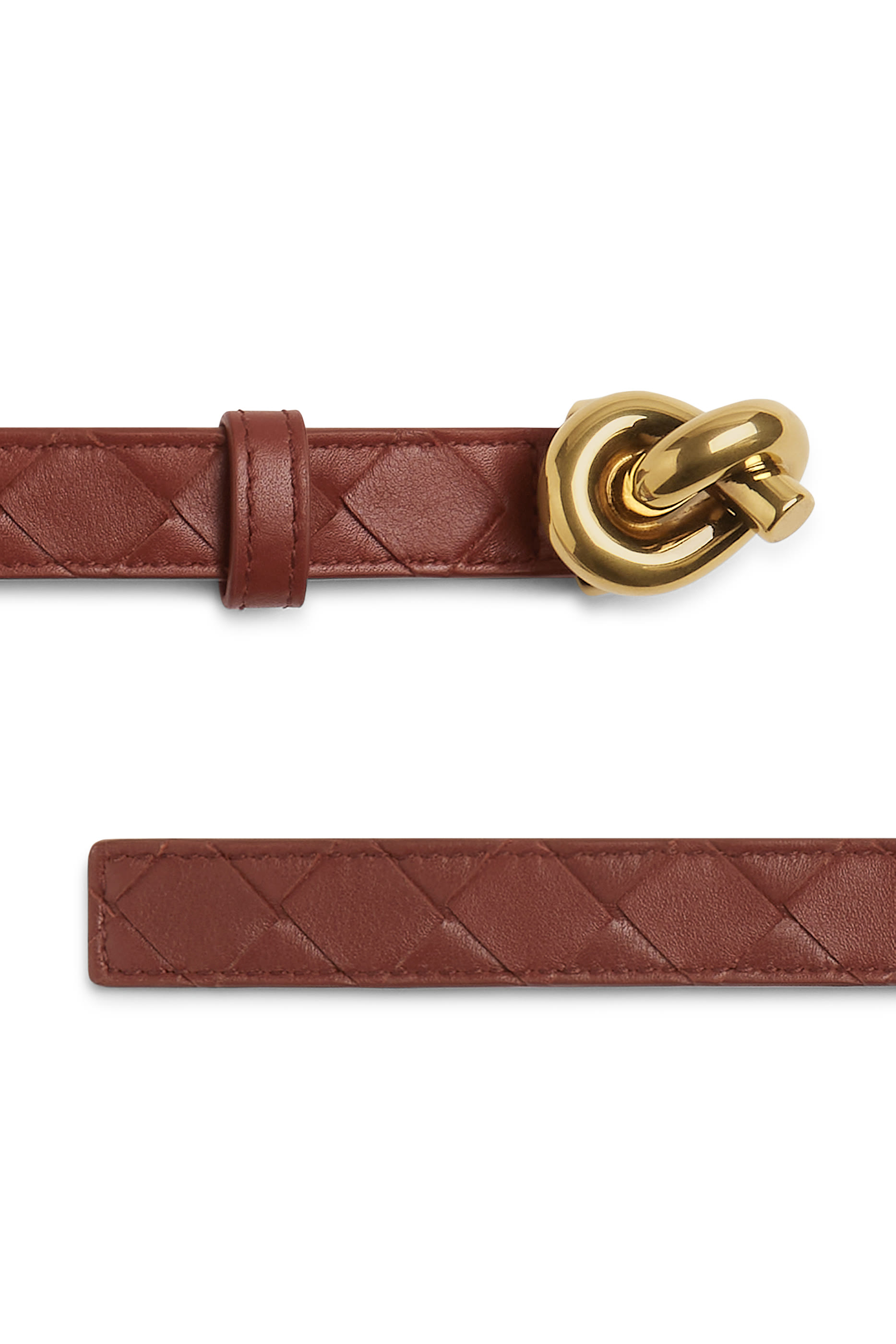 حزام بتفاصيل عقدة