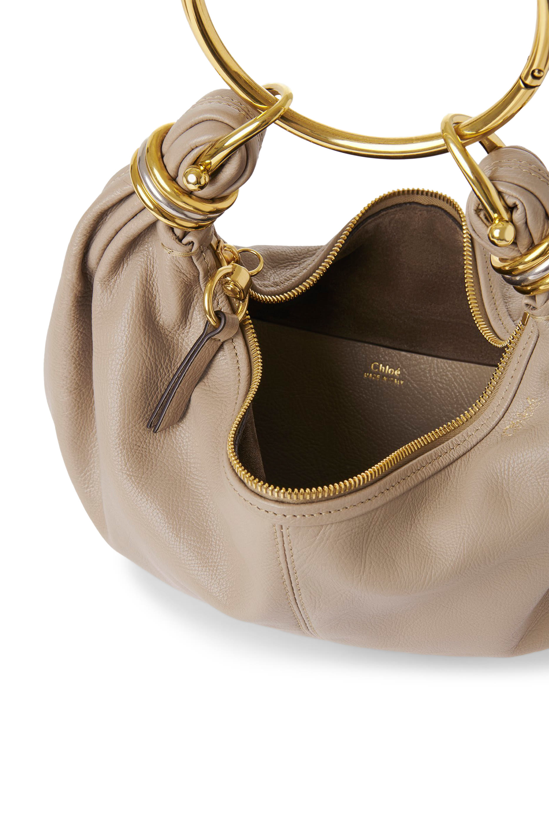 حقيبة هوبو صغيرة بحلية بتصميم سوار