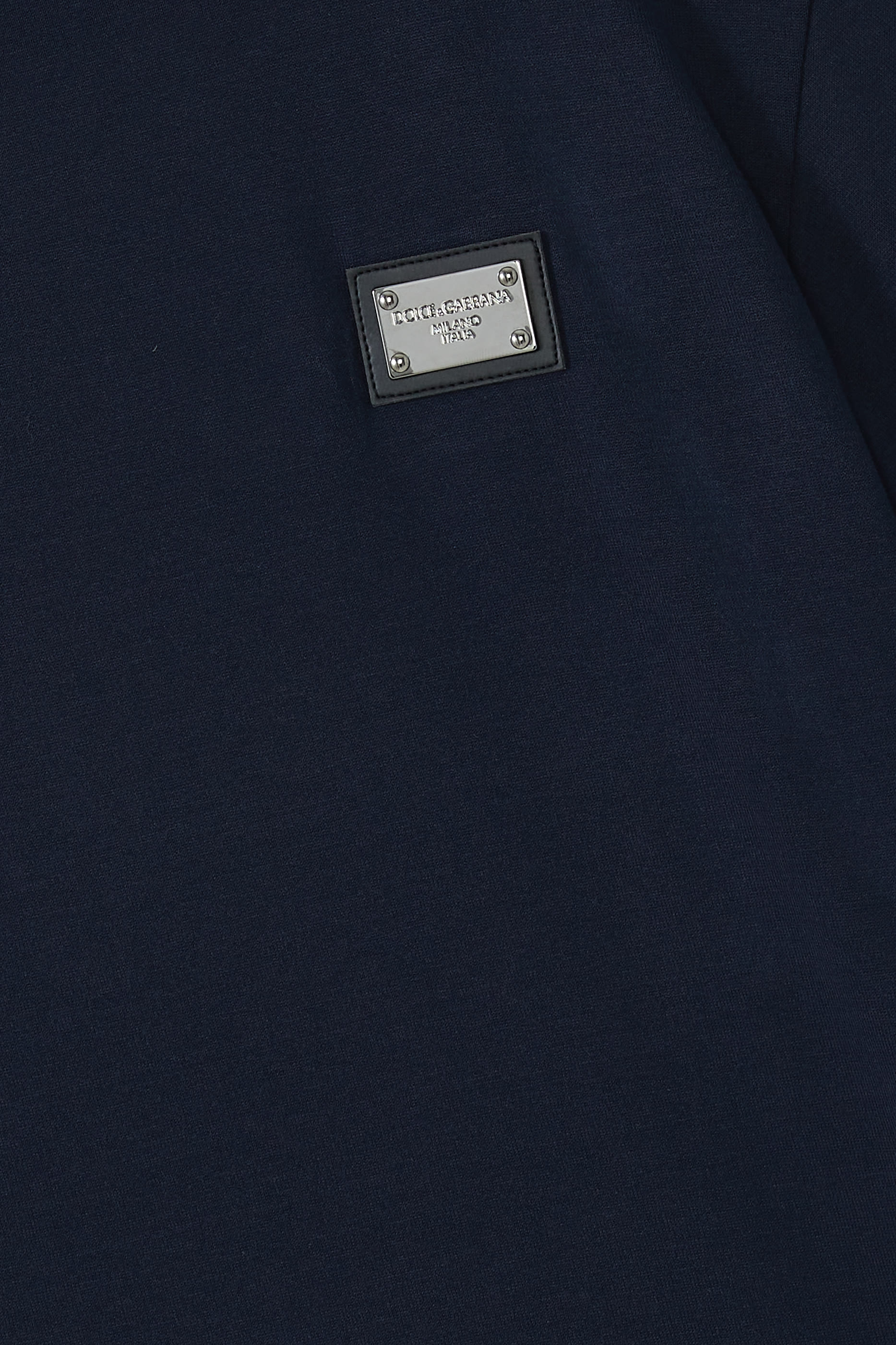 تيشيرت بحلية بشعار الماركة