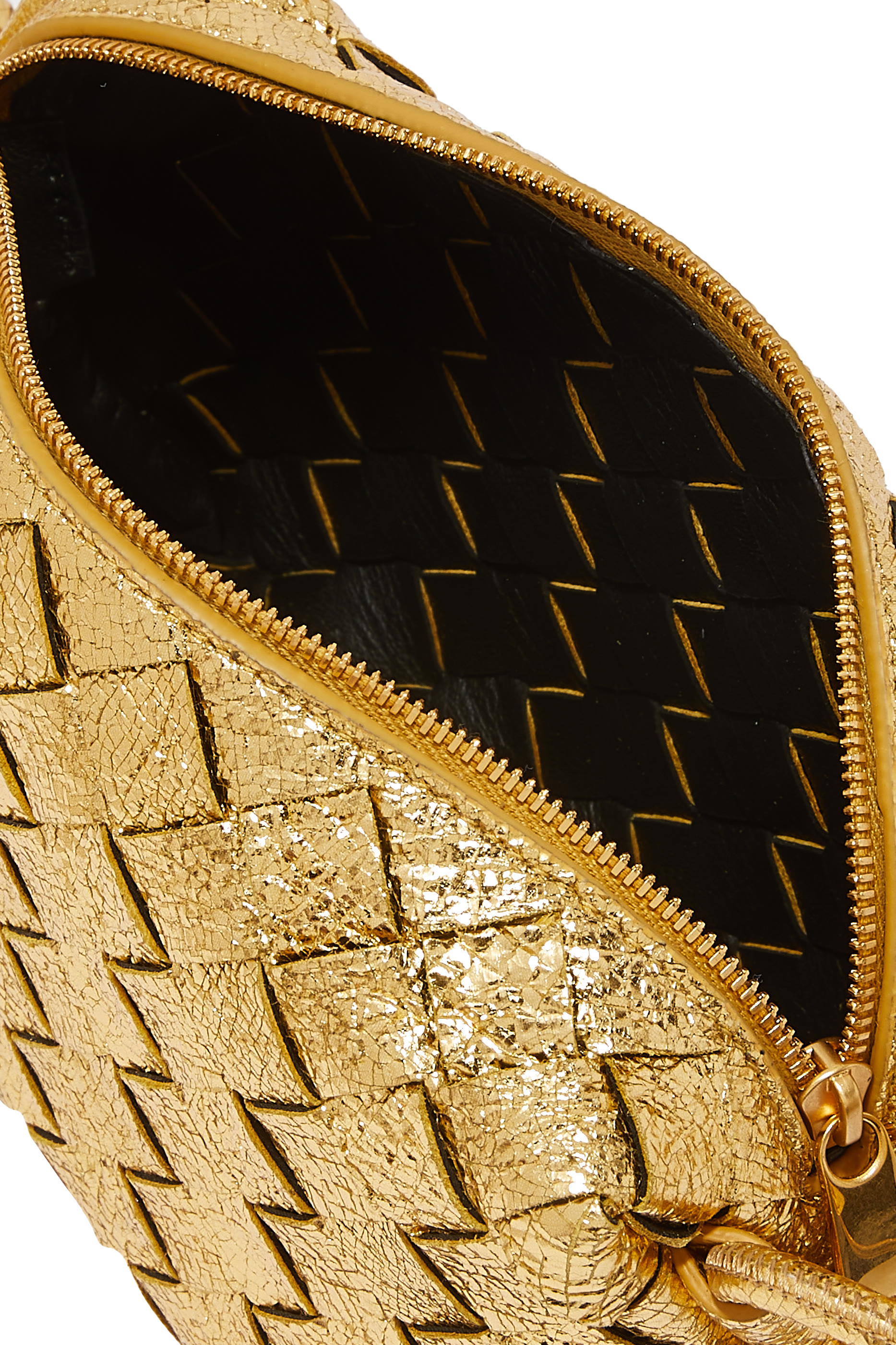 حقيبة كروس لوب صغيرة حصرية للشرق الأوسط