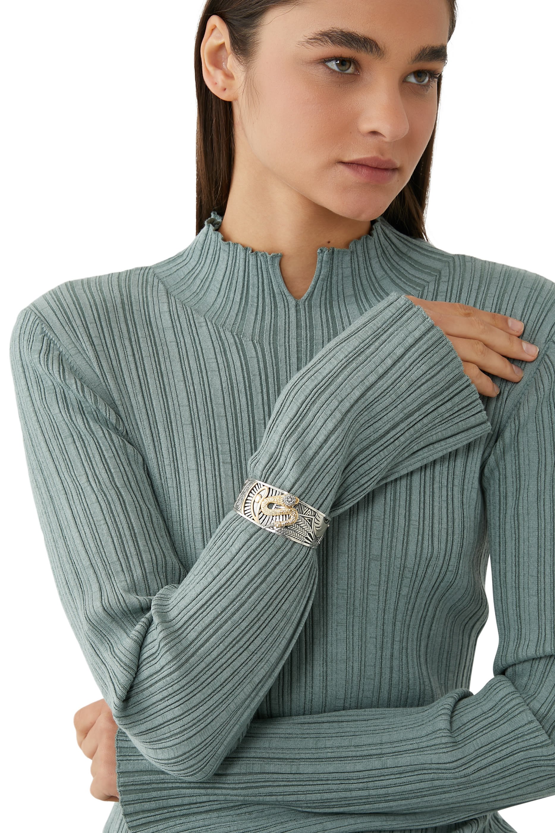 سوار تاليسمان مرصع بالتوباز والياقوت ذهب عيار 18