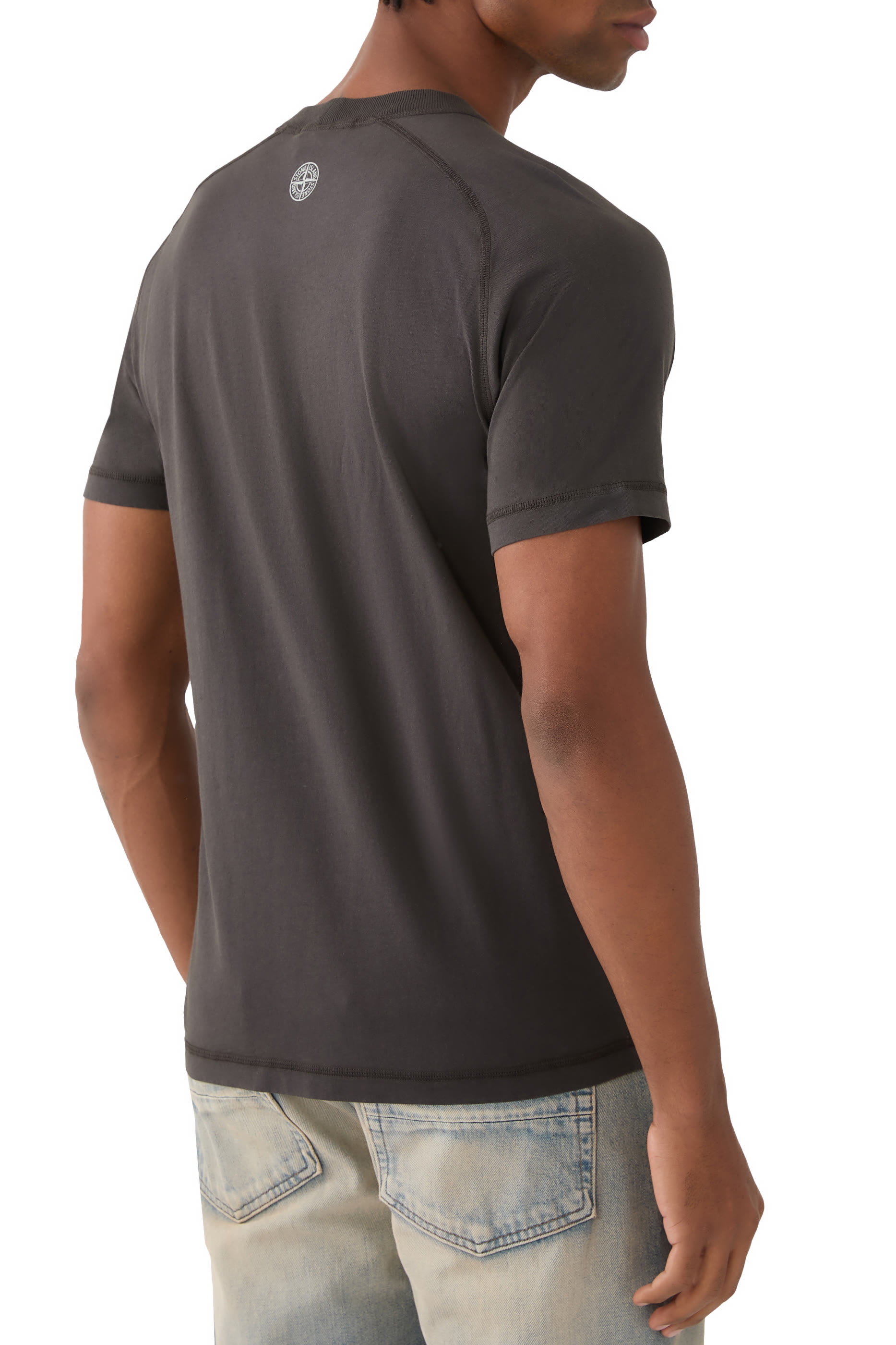 تيشيرت بطبعات انستيتيوشنال