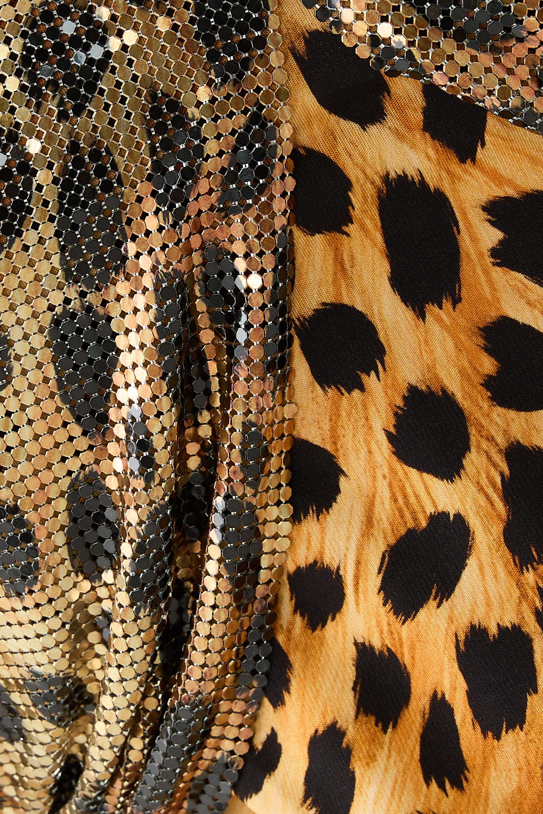 بلوزة بلا أكمام بنقشة جلد الفهد