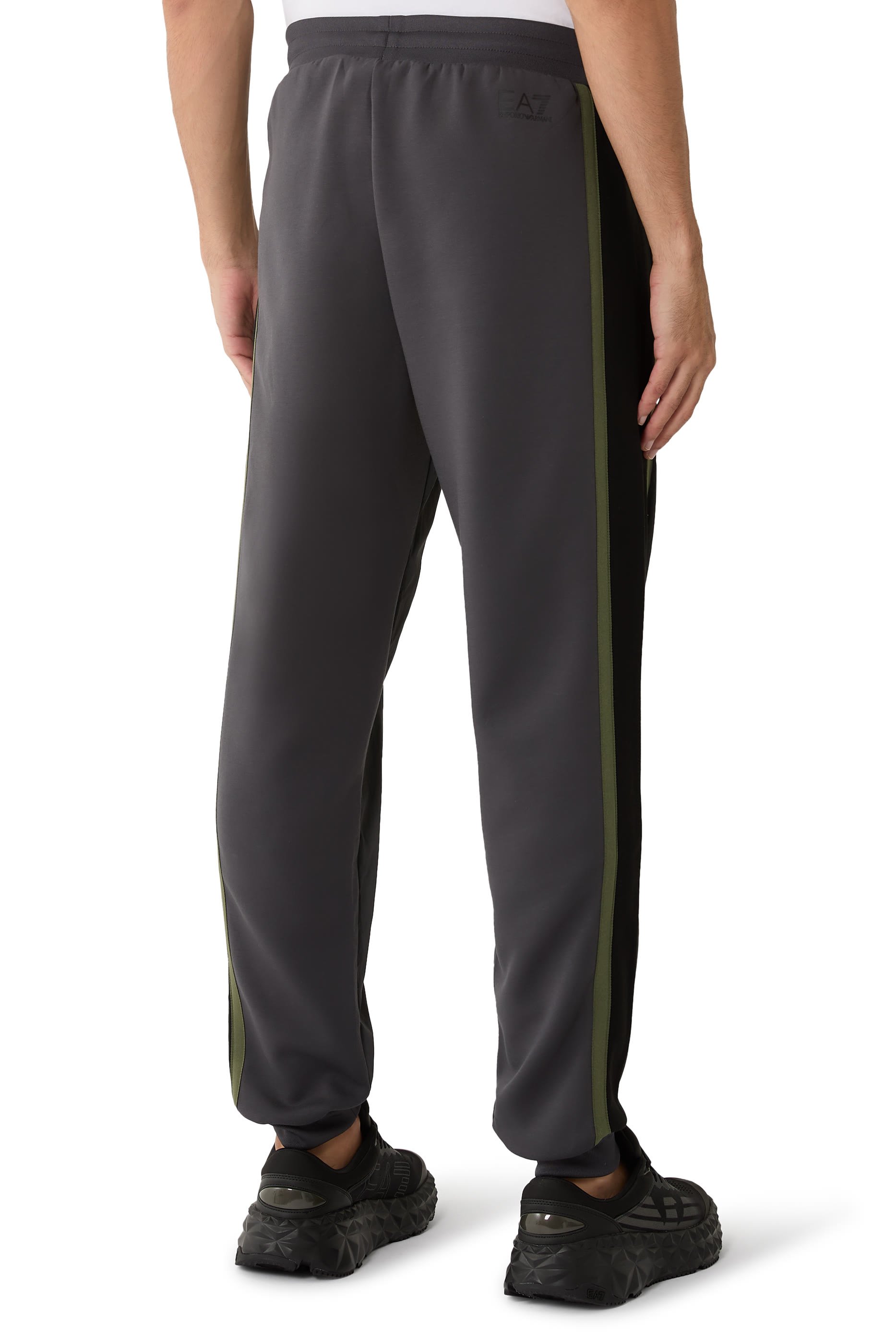 بنطال رياضي بتصميم مقسم بألوان