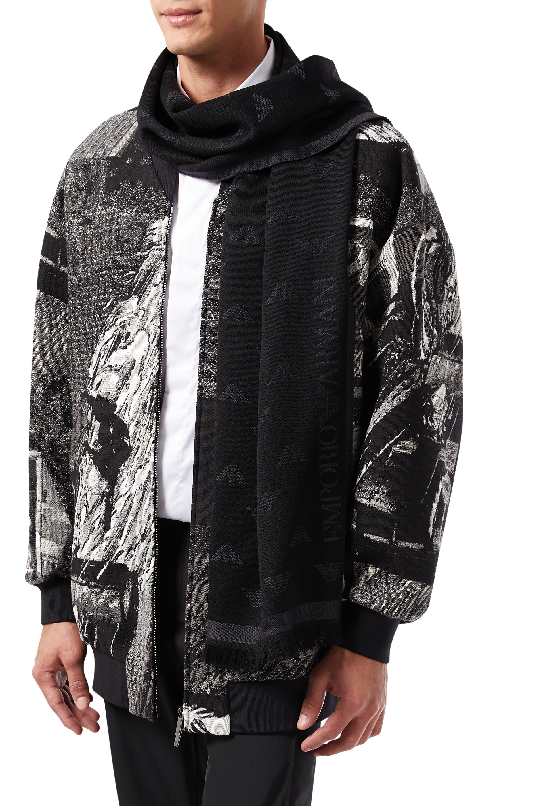 وشاح صوف بنقشة شعار الماركة بحجم كبير