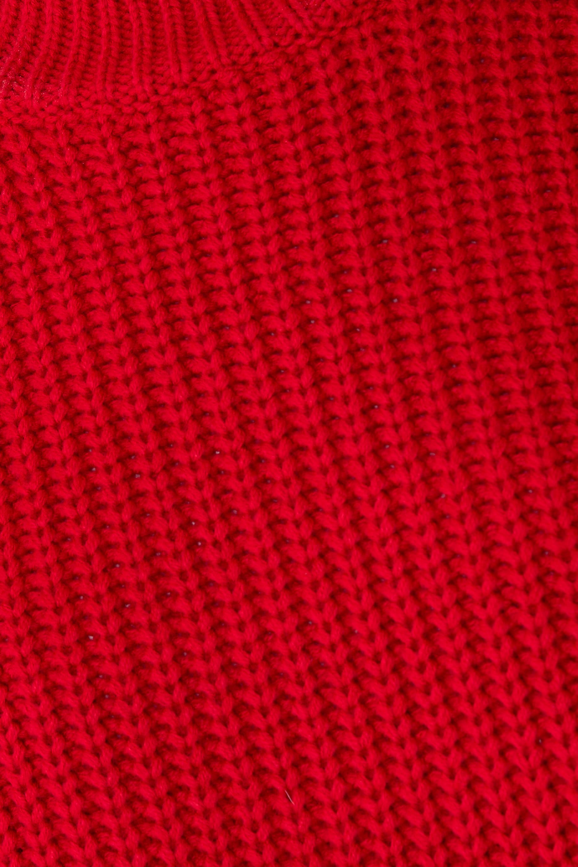 كنزة منسوجة بياقة عالية