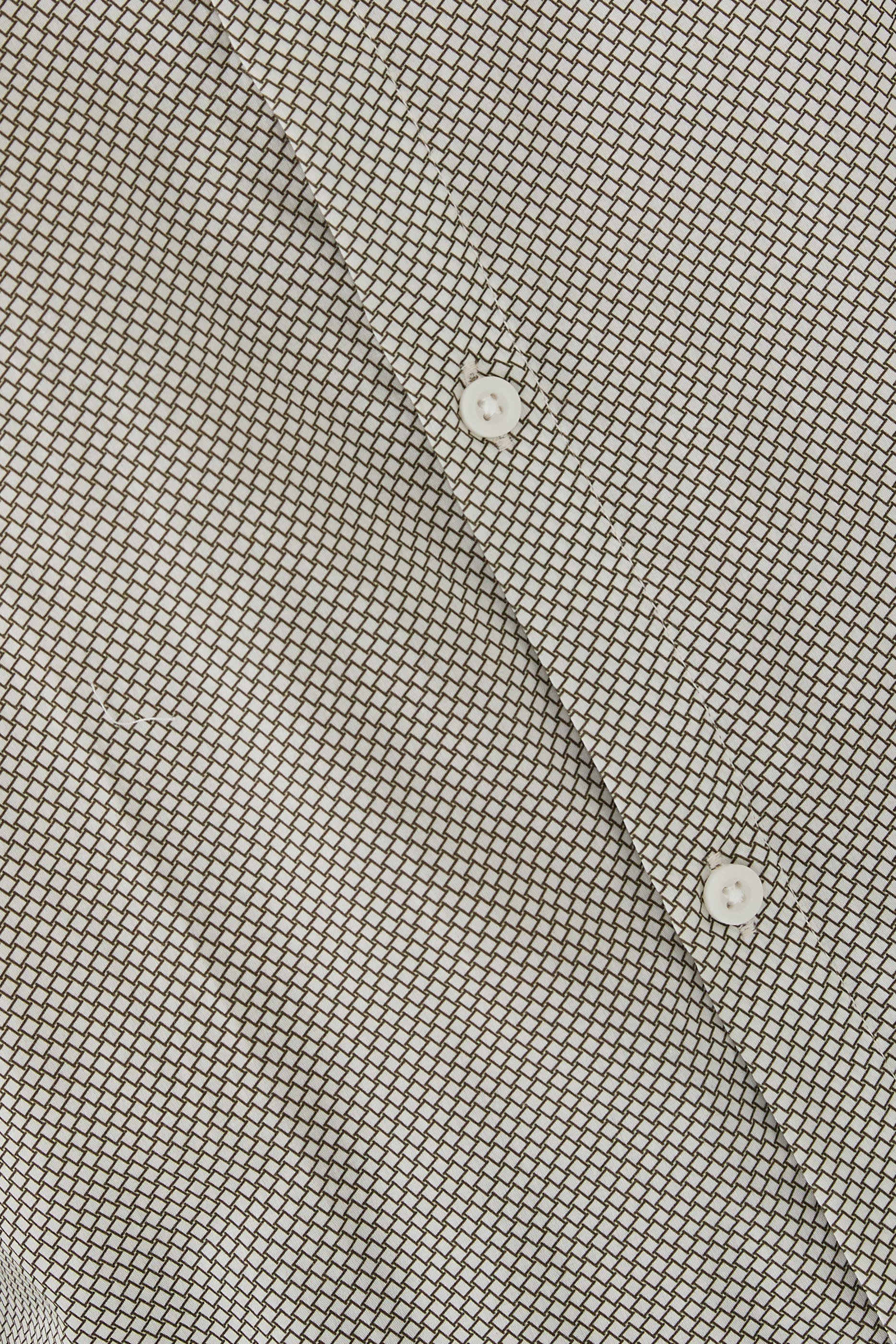 قميص مزين بشعار الماركة