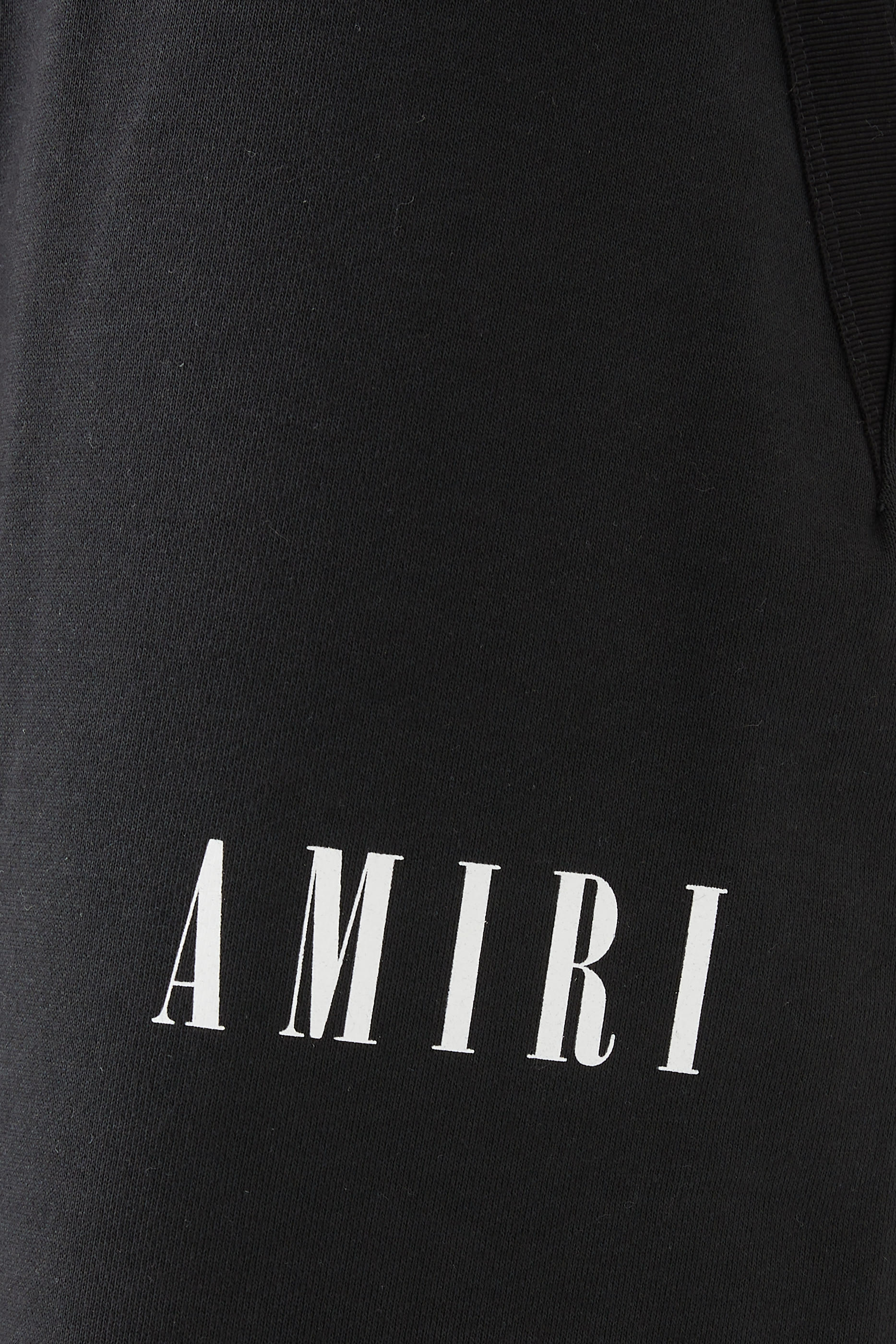 بنطال رياضي بشعار الماركة