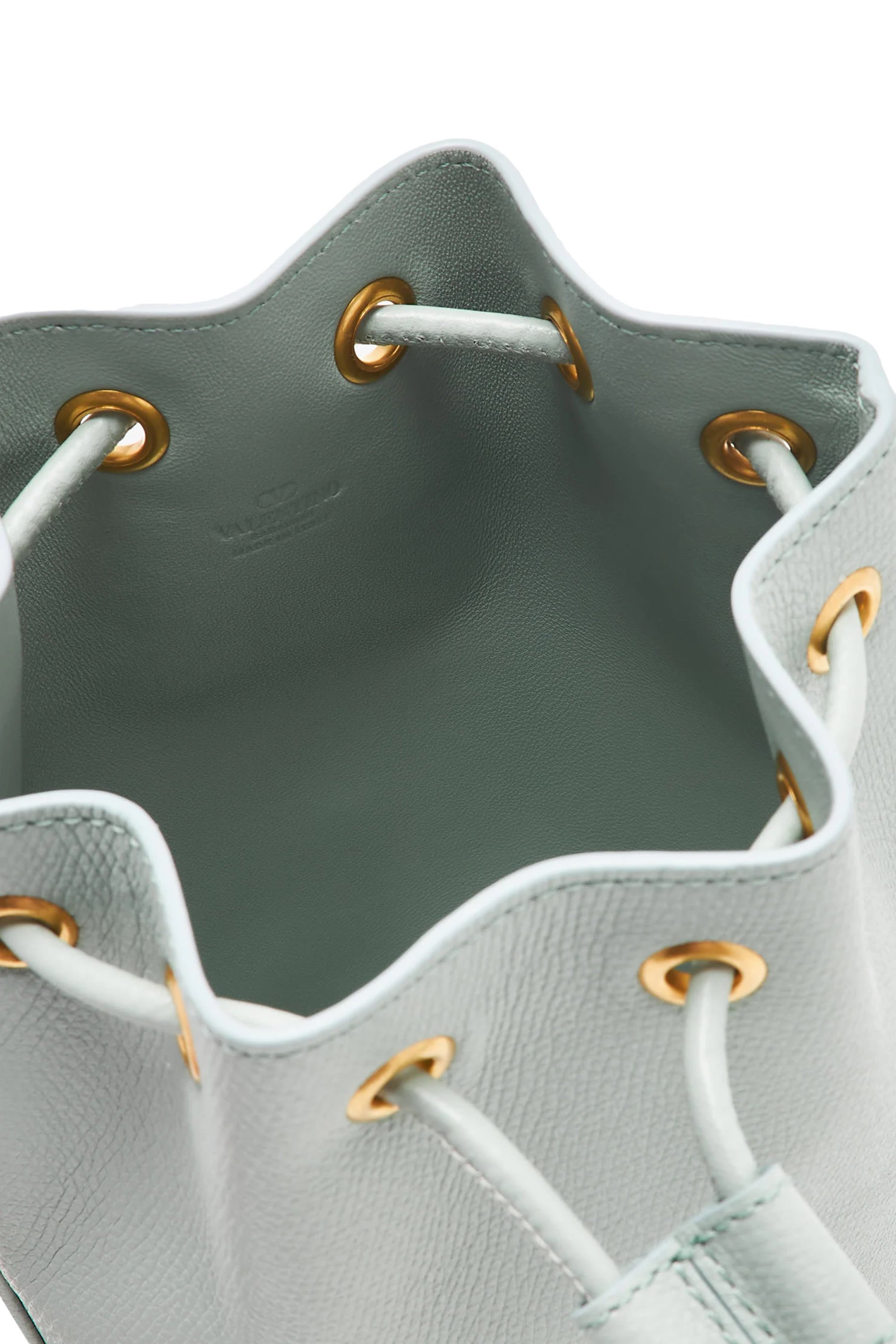 حقيبة باكيت صغيرة بشعار الماركة