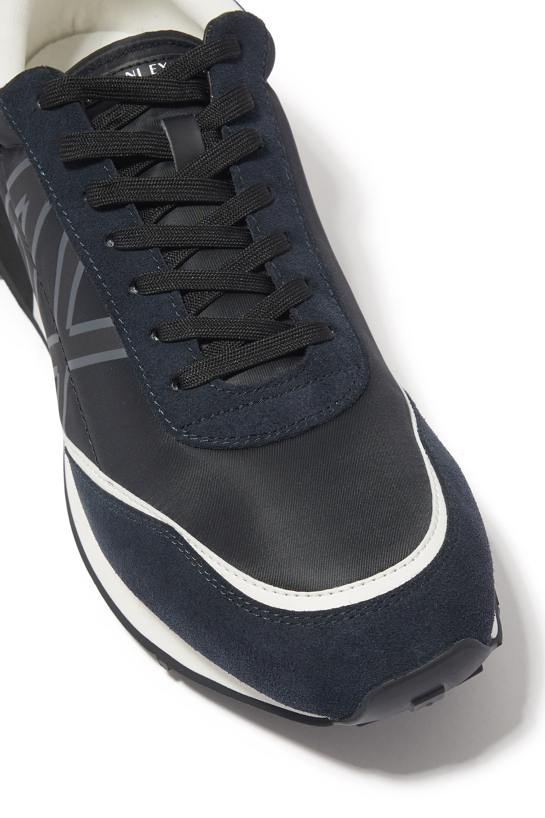 سنيكرز من مزيج شمواه ونايلون