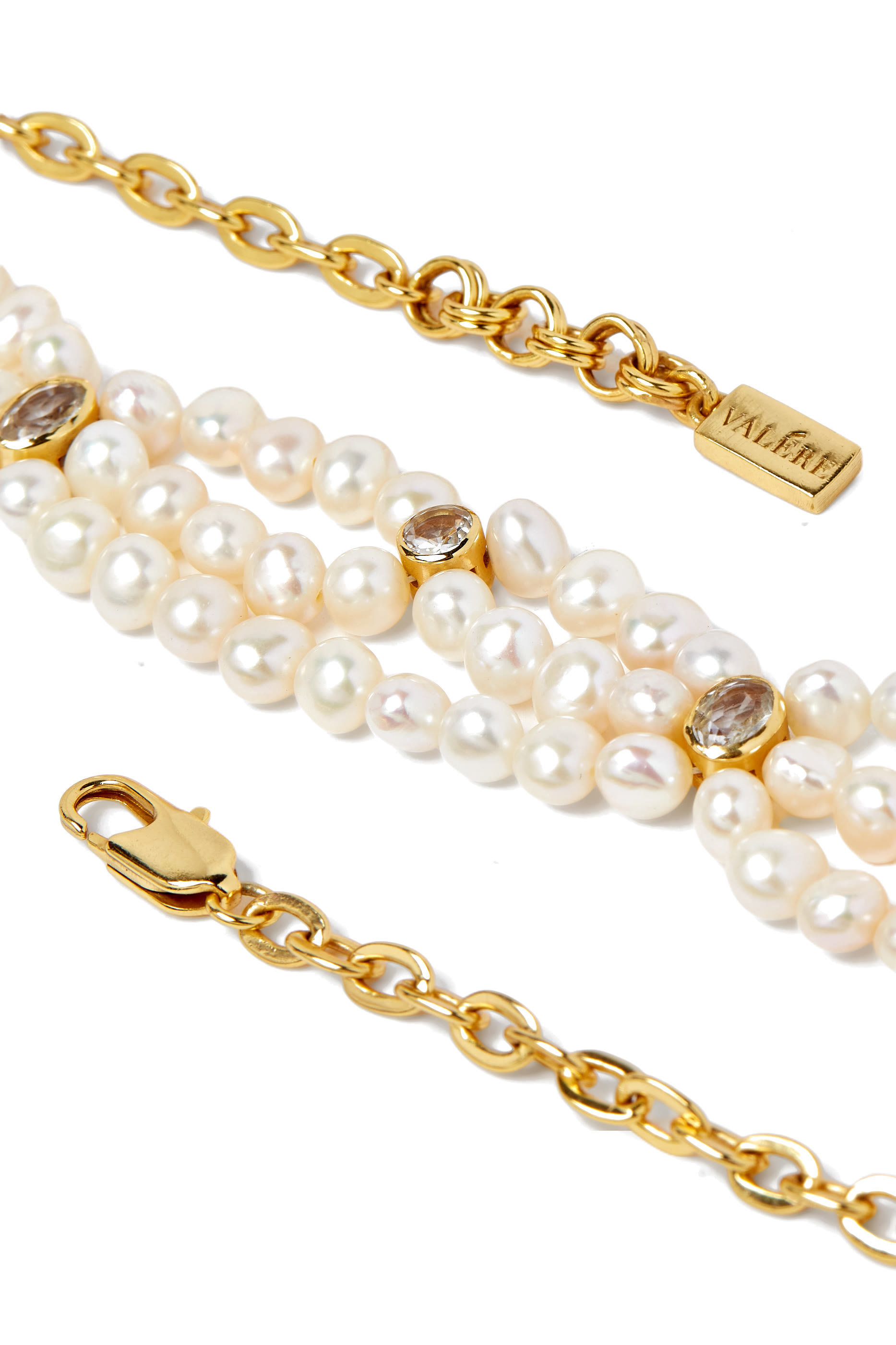 قلادة أويكن مزينة باللؤلؤ