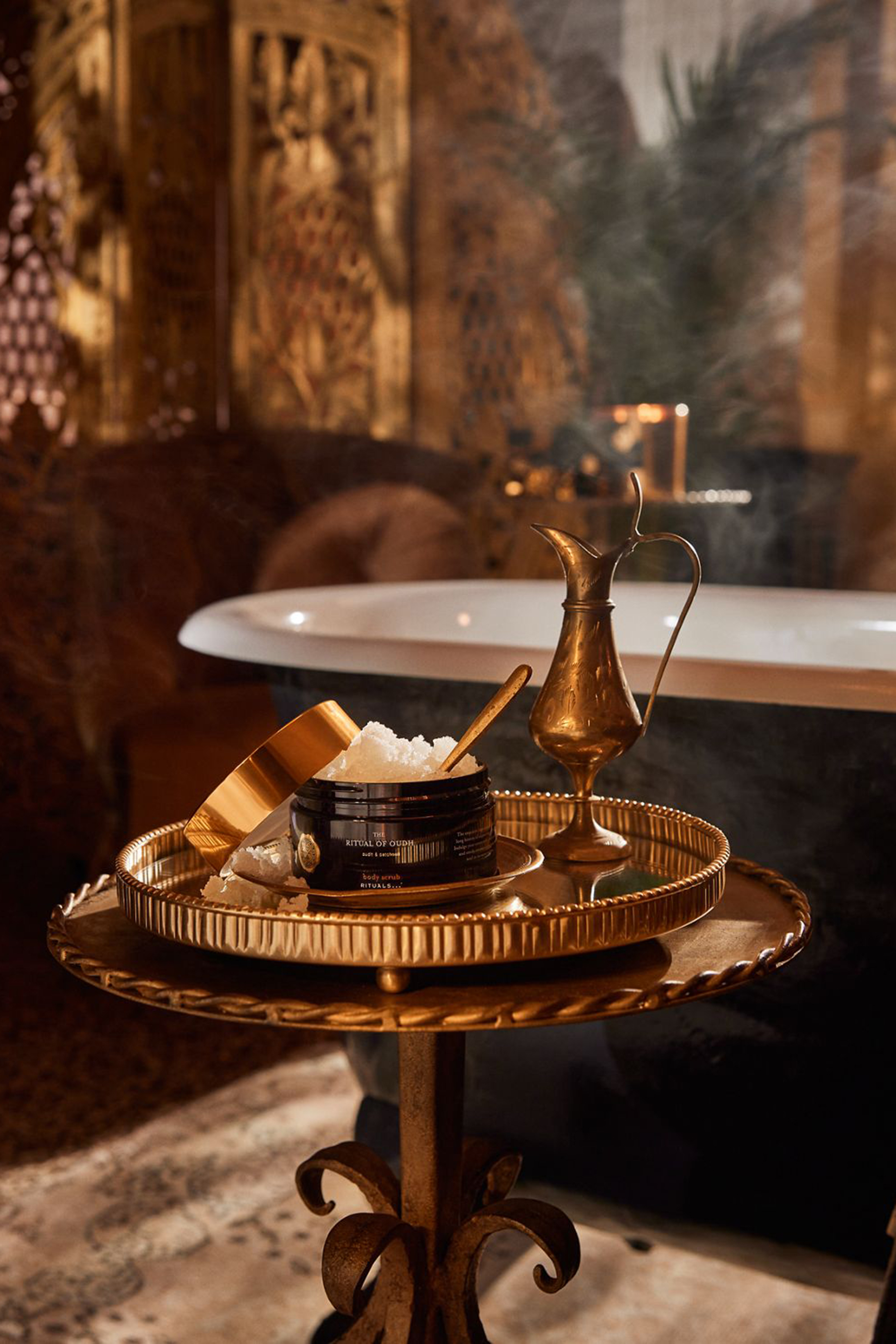 مقشر الجسم بالسكر بلاك عود اند باتشول- ذا ريتوال اوف عود