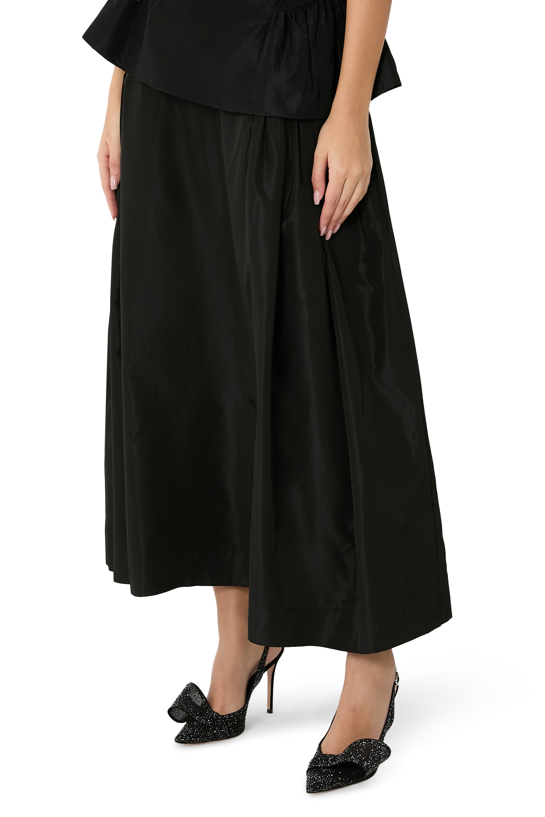 حذاء كلاسيكي 95 بسير خلفي مزين بفيونكة أورغانزا شمواه