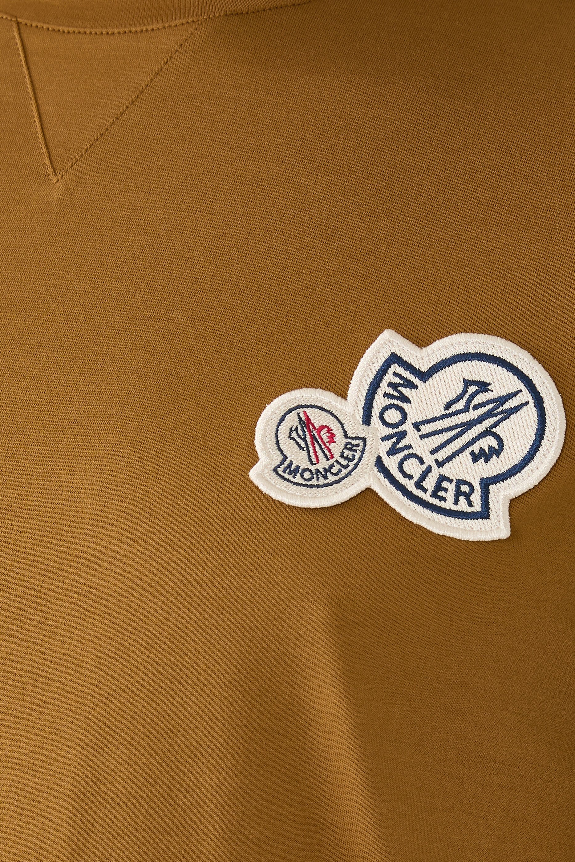 تيشيرت بأكمام قصيرة