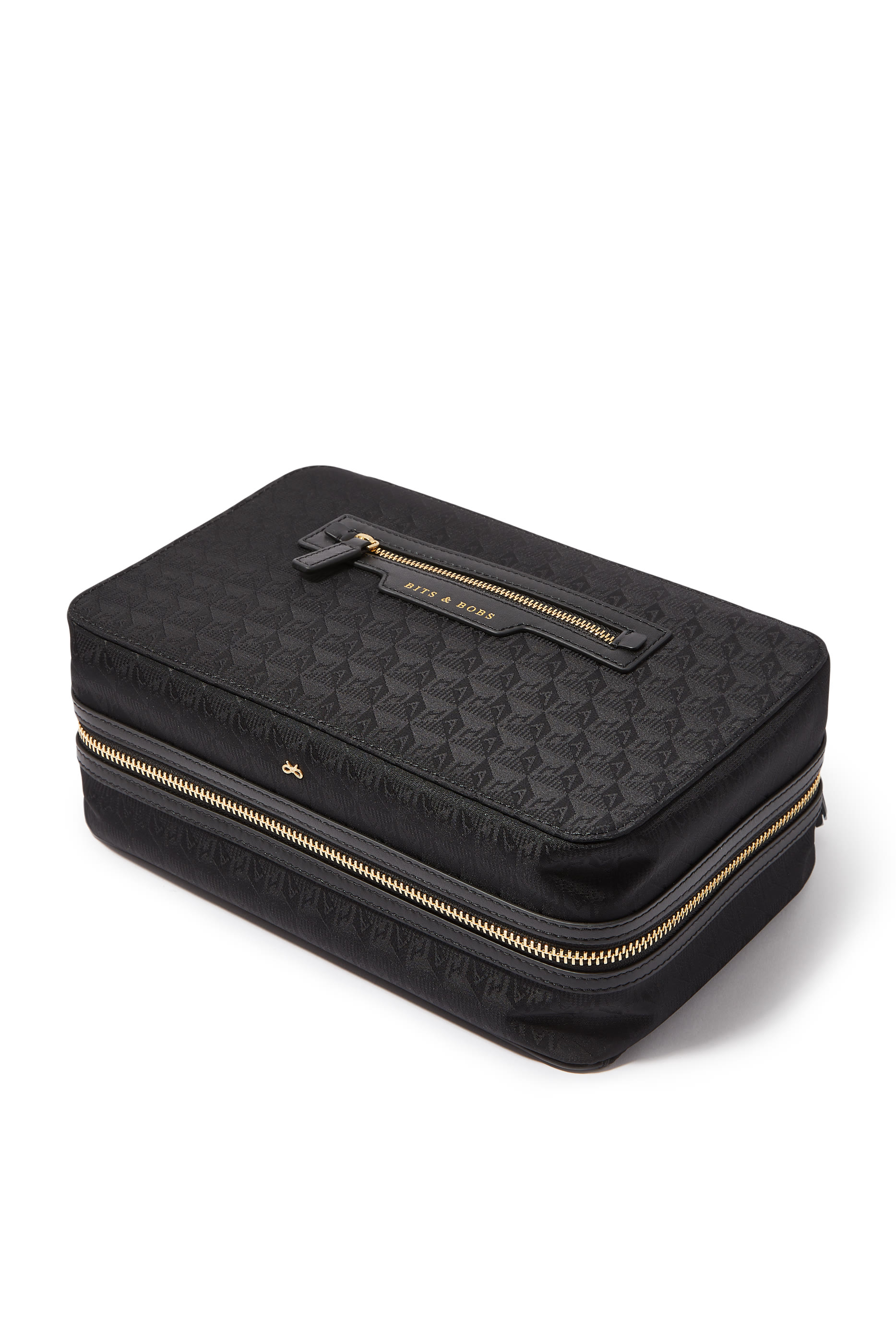 حقيبة مستحضرات العناية الذاتية بشعار الماركة