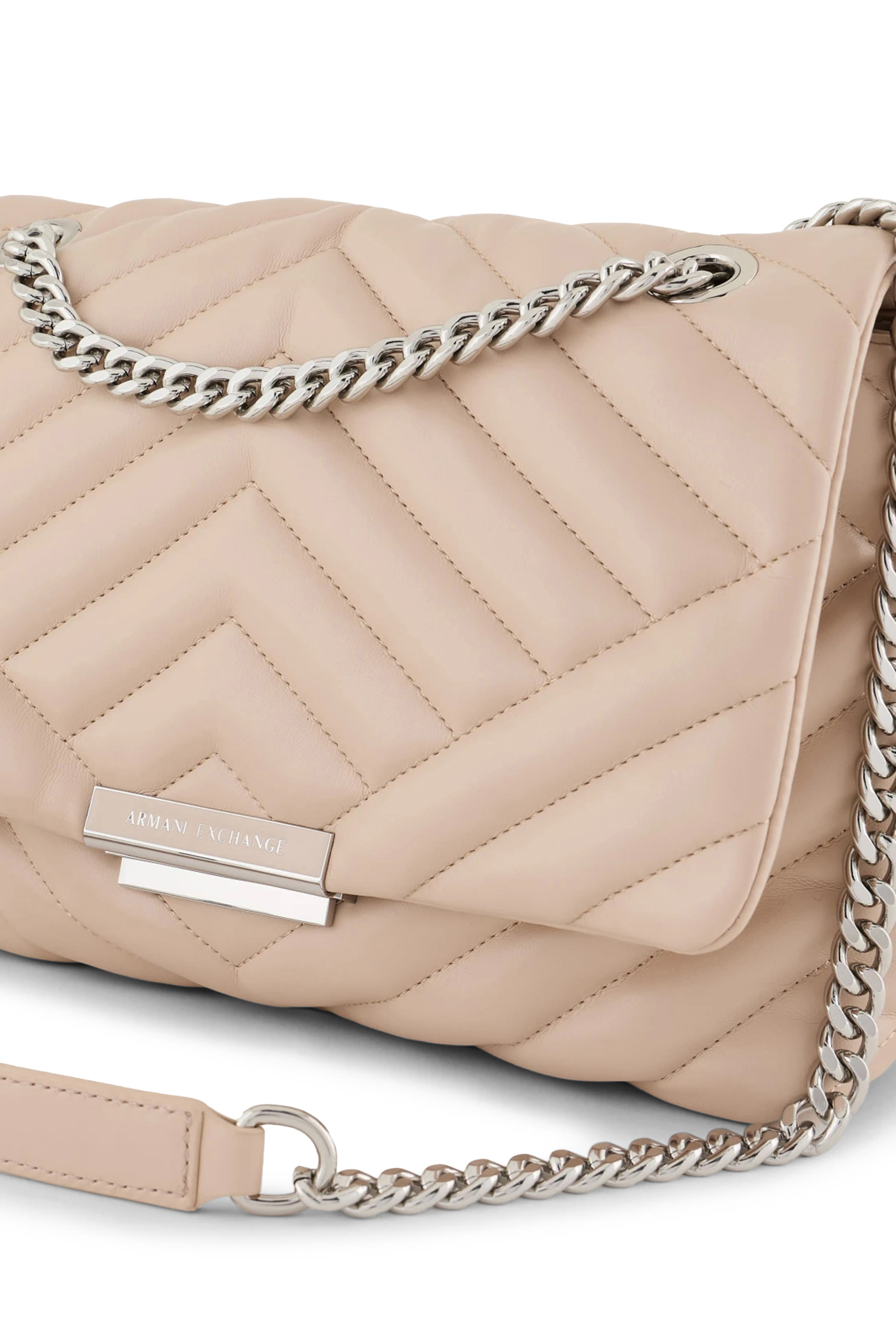 حقيبة كتف مبطنة بتفاصيل معدنية